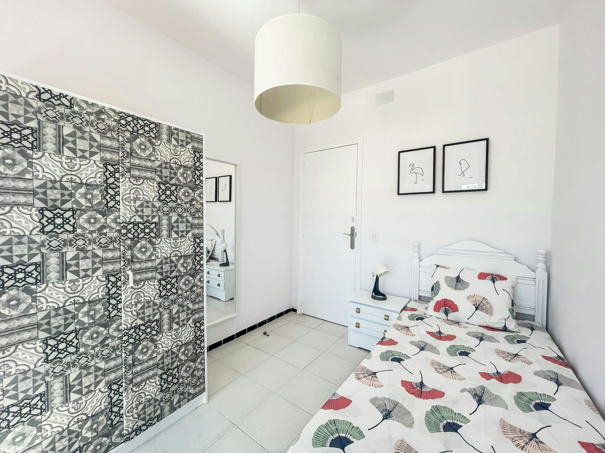 Private room in Calle Capitán Amador, Alicante (1718917) room image 1