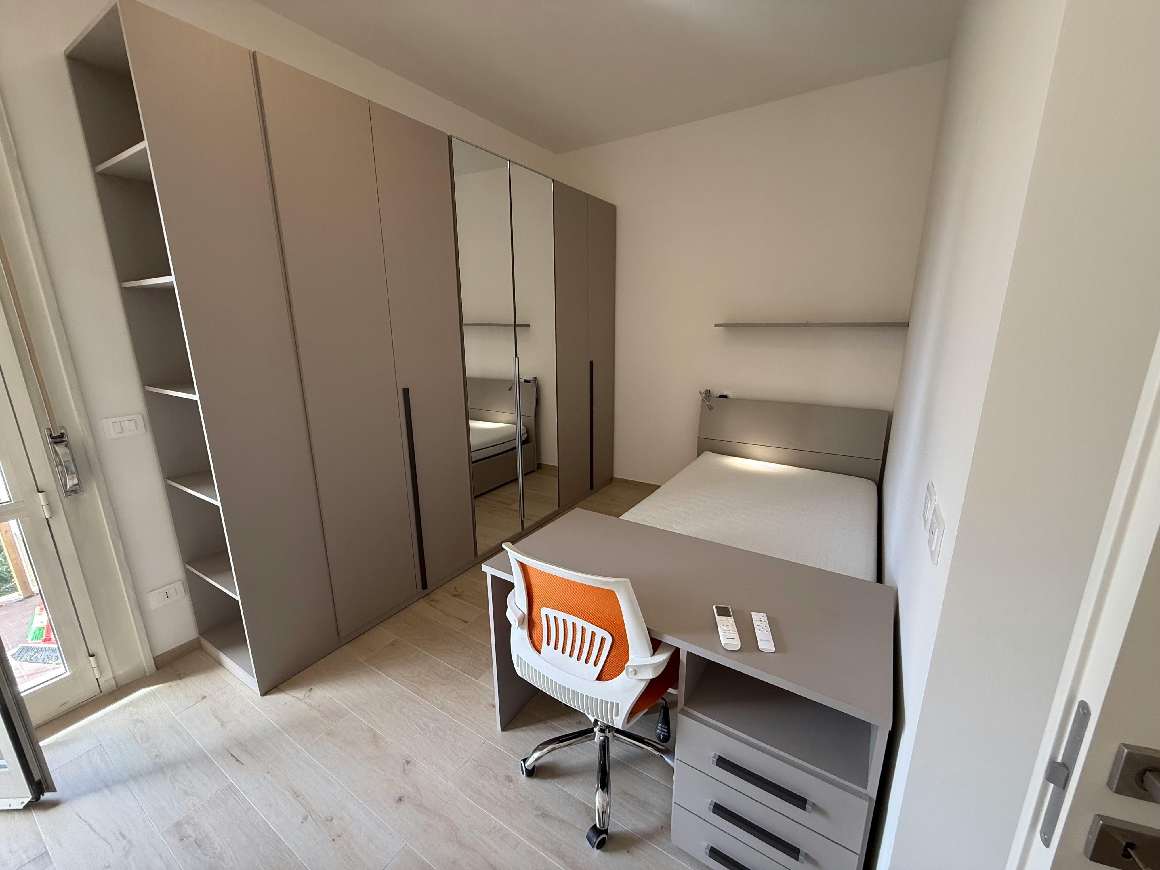Habitación compartida en alquiler por 750 € al mes en Bologna, Via Ermete Zacconi
