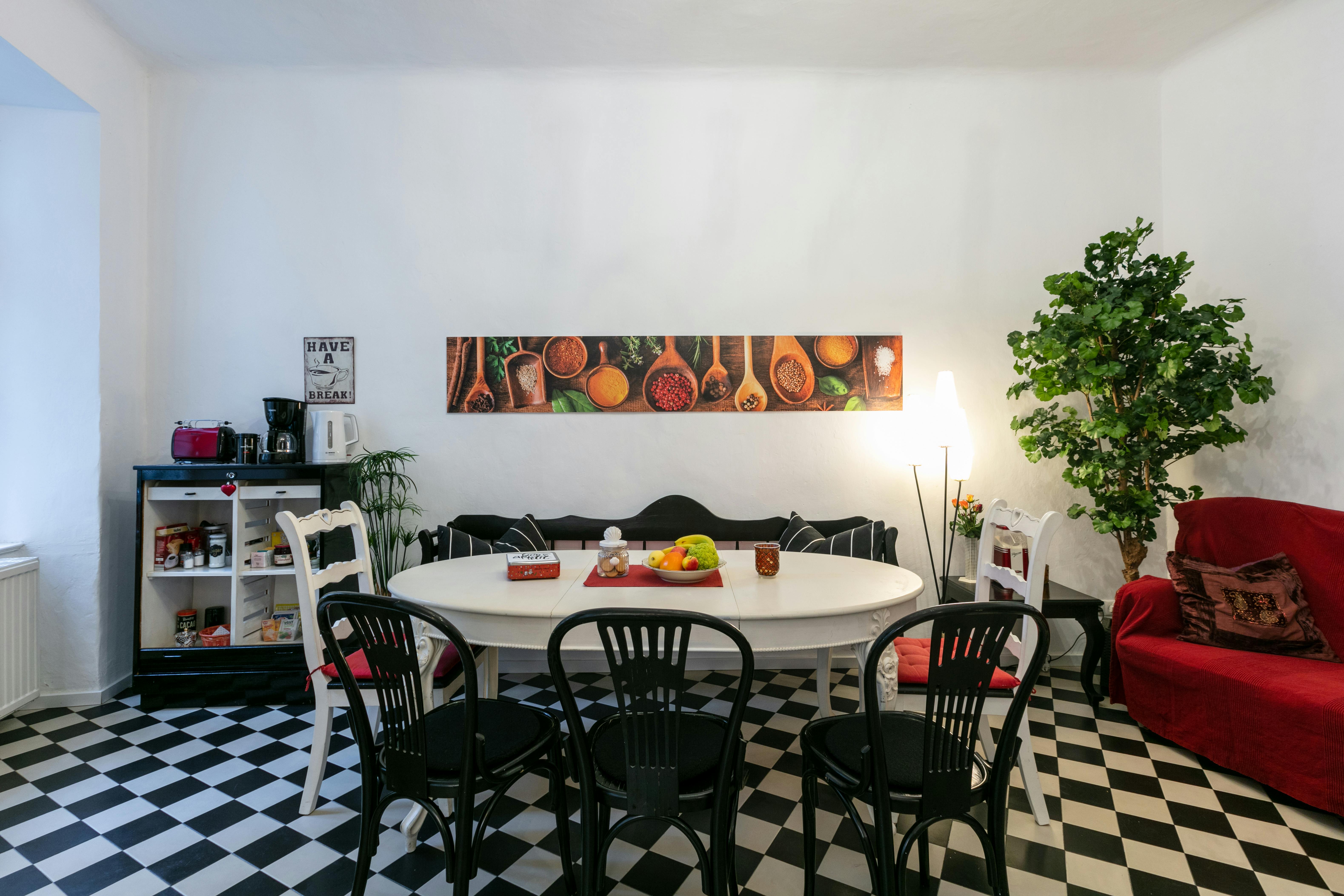 Sandwirtgasse, Vienna preview
