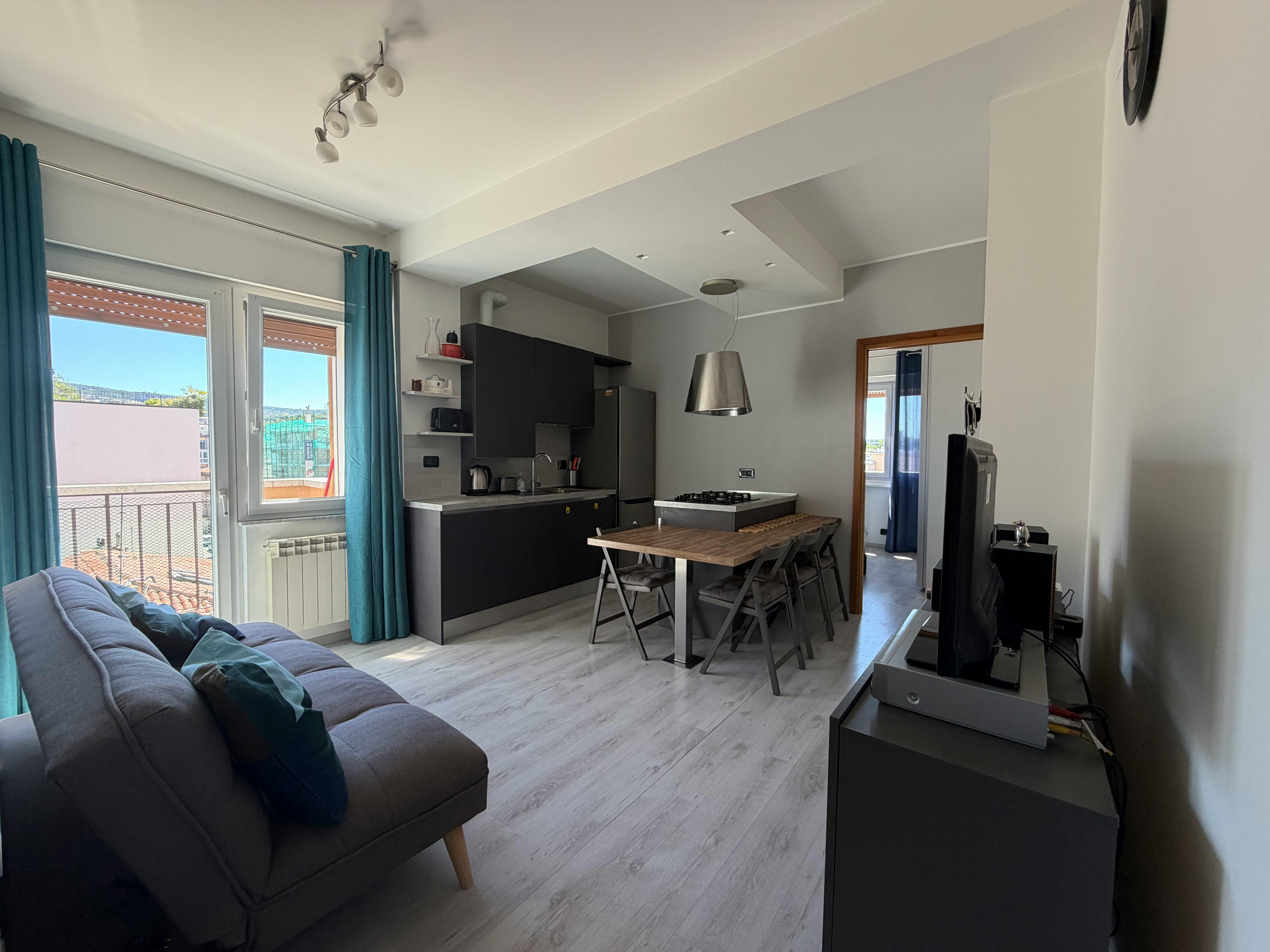 Apartament de închiriat pentru 850 EUR pe lună în Trieste, Via Antonio Lonza