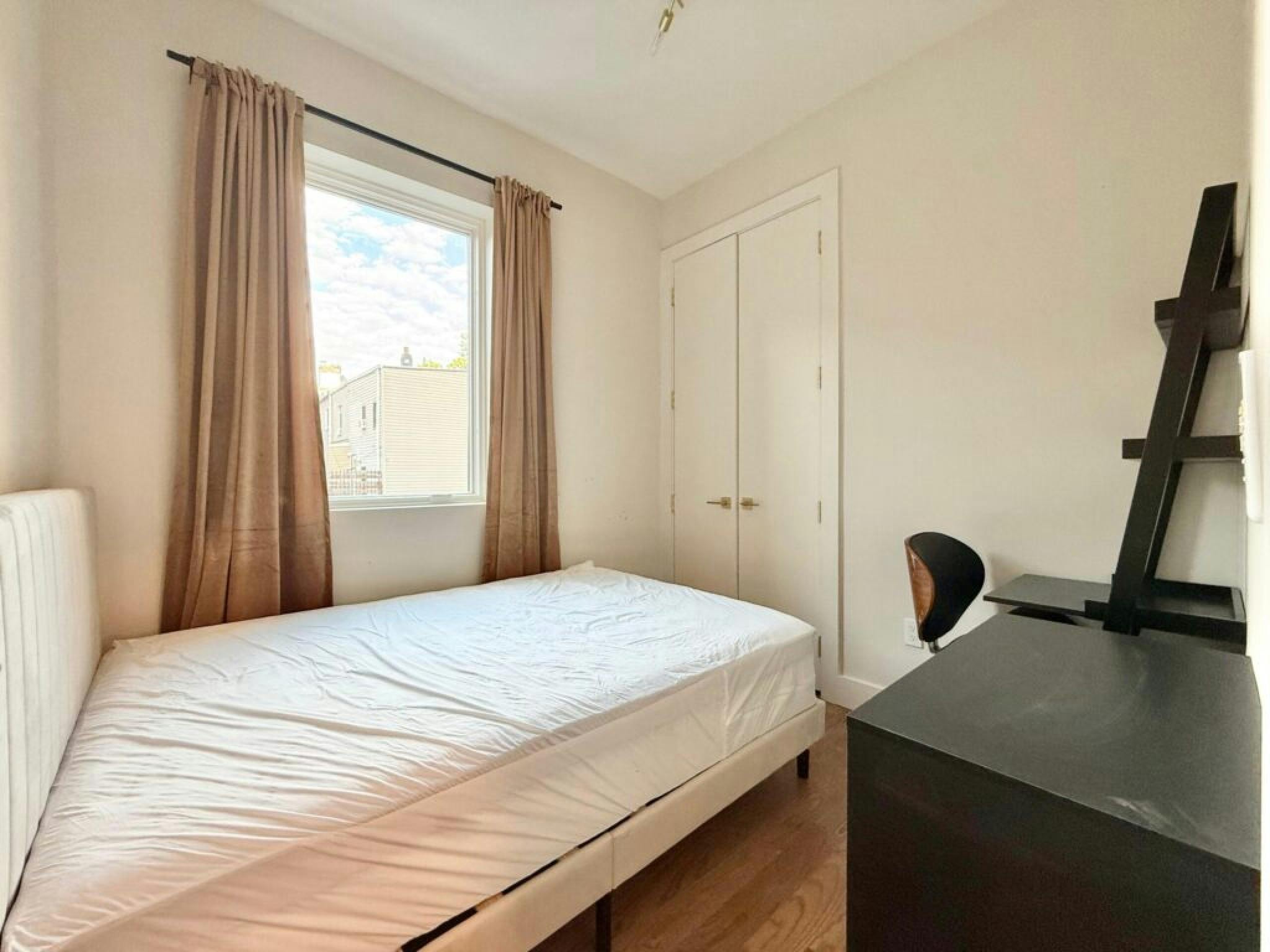 Kent Avenue, Kings County,  preview