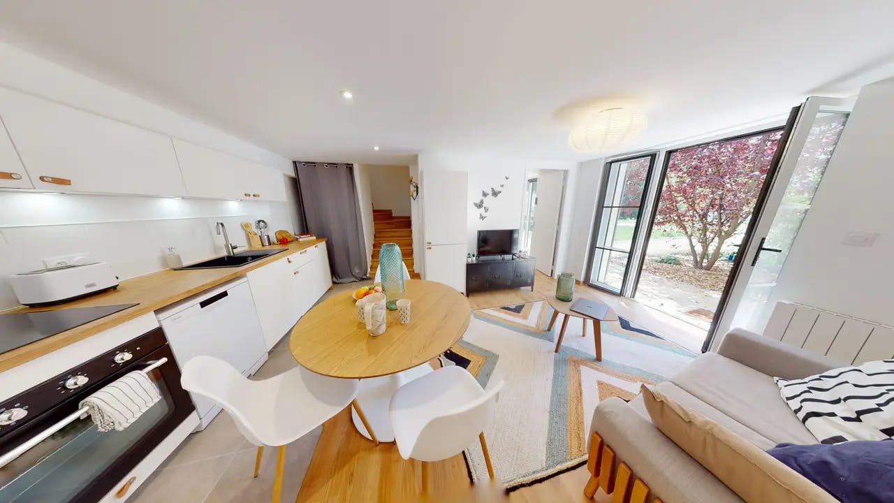 3-Bedroom Apartment in Rue Victor Hugo, Villeurbanne (1719610) ROOM