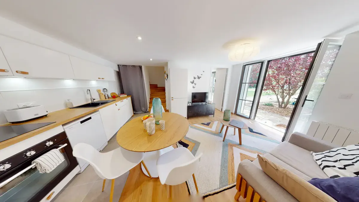 3-Bedroom Apartment in Rue Victor Hugo, Villeurbanne (1719610) ROOM