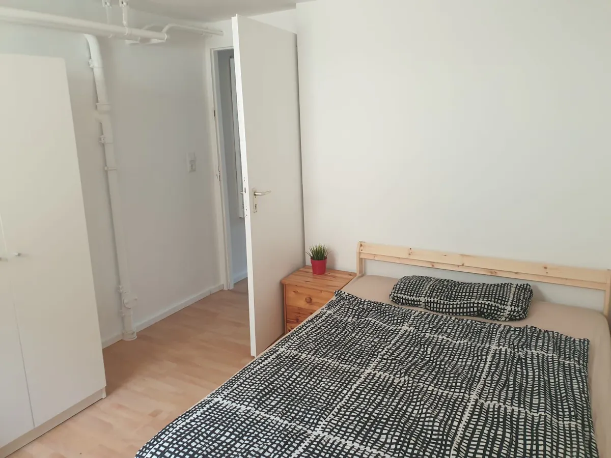 4-Bedroom Apartment in Stuttgarter Straße, Stuttgart (1719620) ROOM