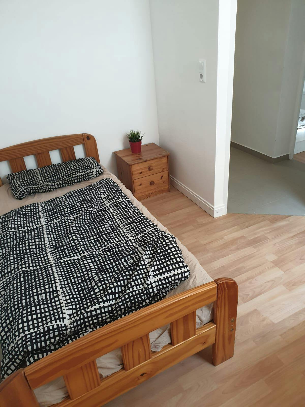 Appartement te huur voor € 600 per maand in Stuttgart, Stuttgarter Straße