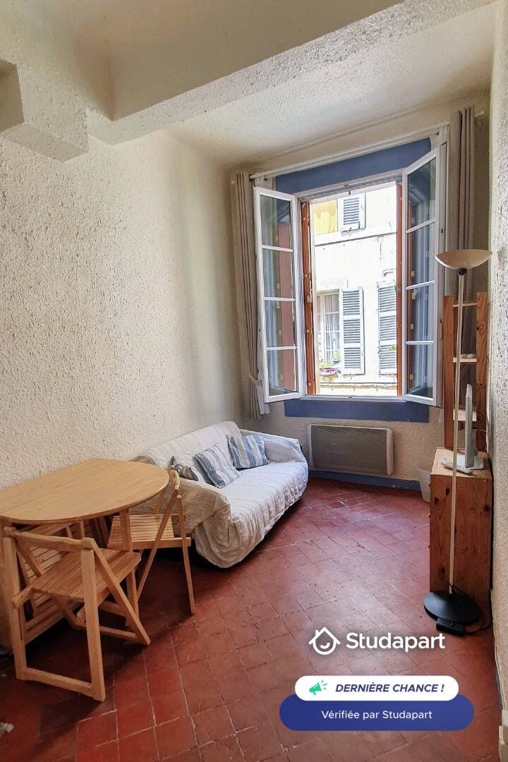 Wohnung zu mieten für 599 € pro Monat in Aix-en-Provence, Rue Fermée