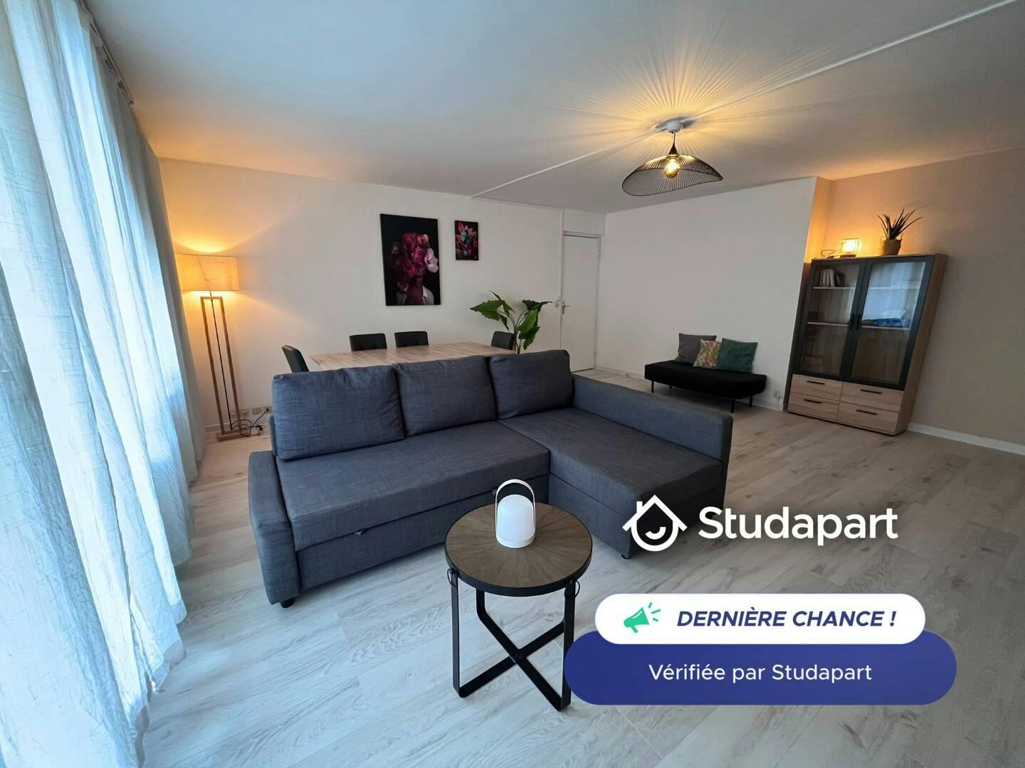 Appartement te huur voor € 2.352 per maand in Champs-sur-Marne, Place des Aubépines
