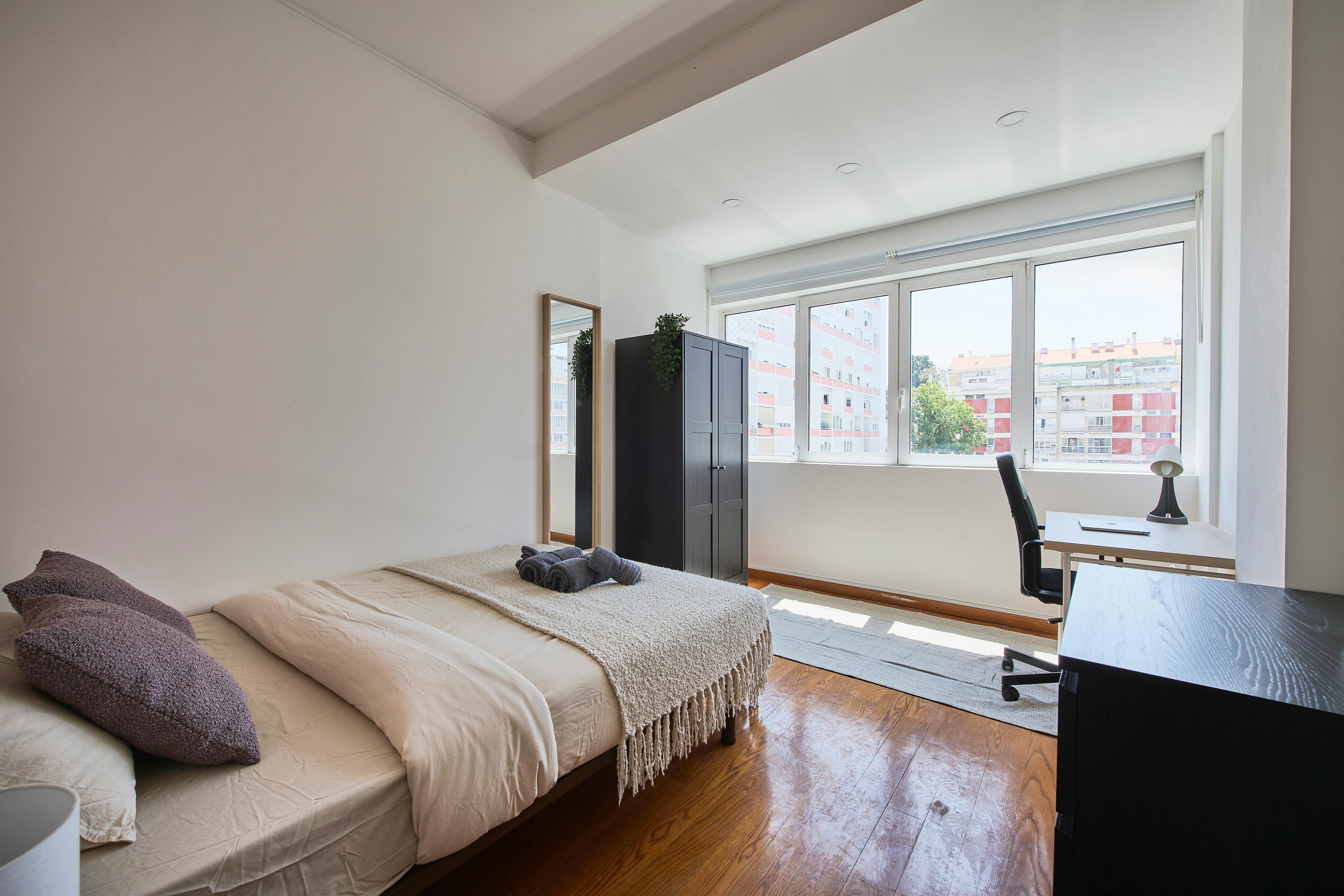Avenida Infante Santo, Lisbon preview