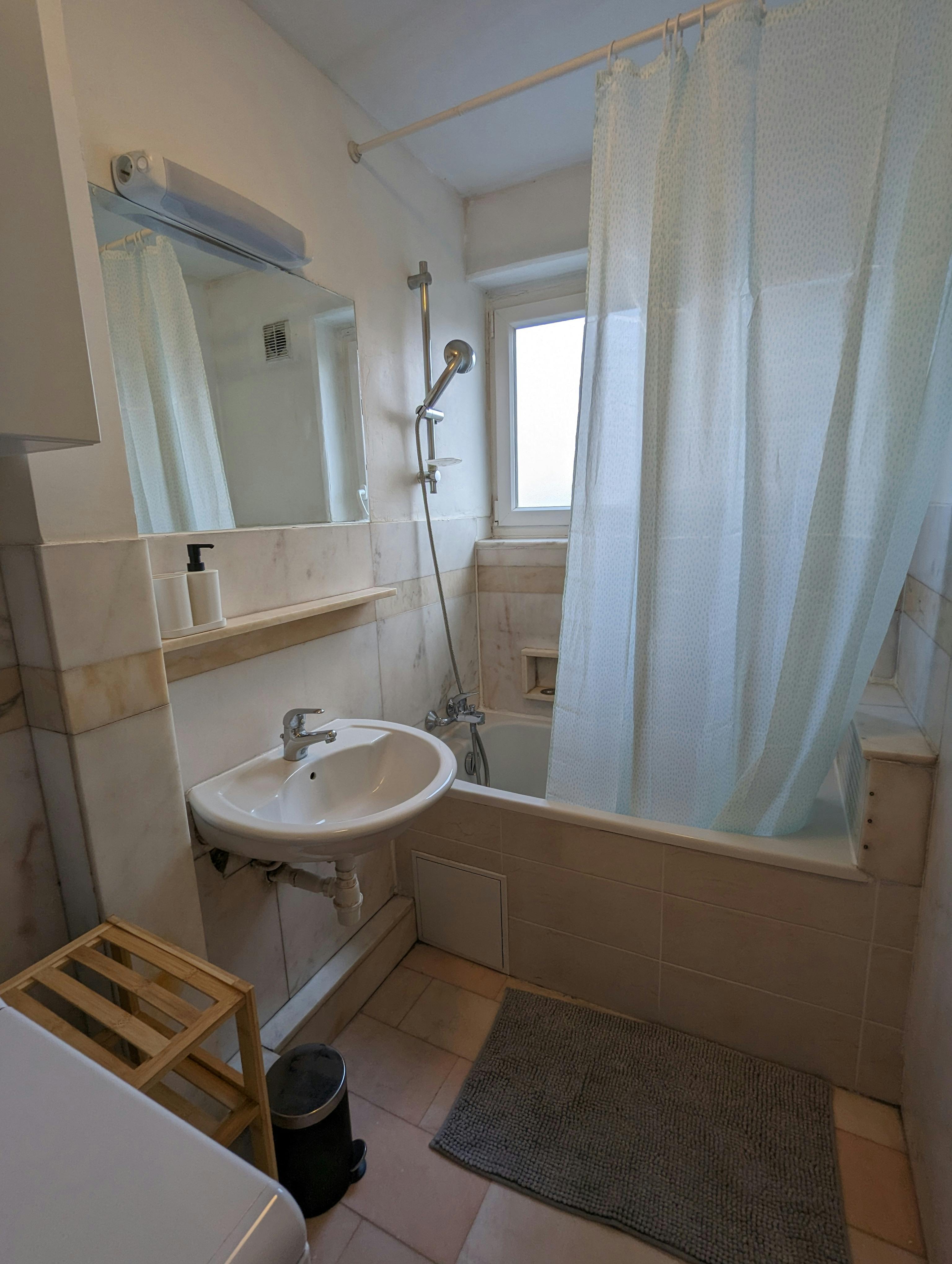 Private room in Avenue de la Porte des Lilas, Paris (1719914) room image 2