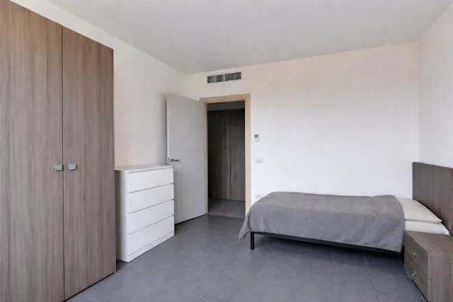 Shared room in Via Enrico Cosenz, Milan (1720008) room image 12