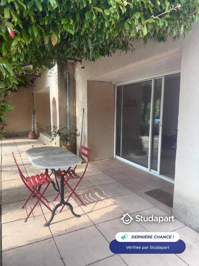 Appartamento in affitto a 800 € al mese a Aix-en-Provence, Impasse des Chênes