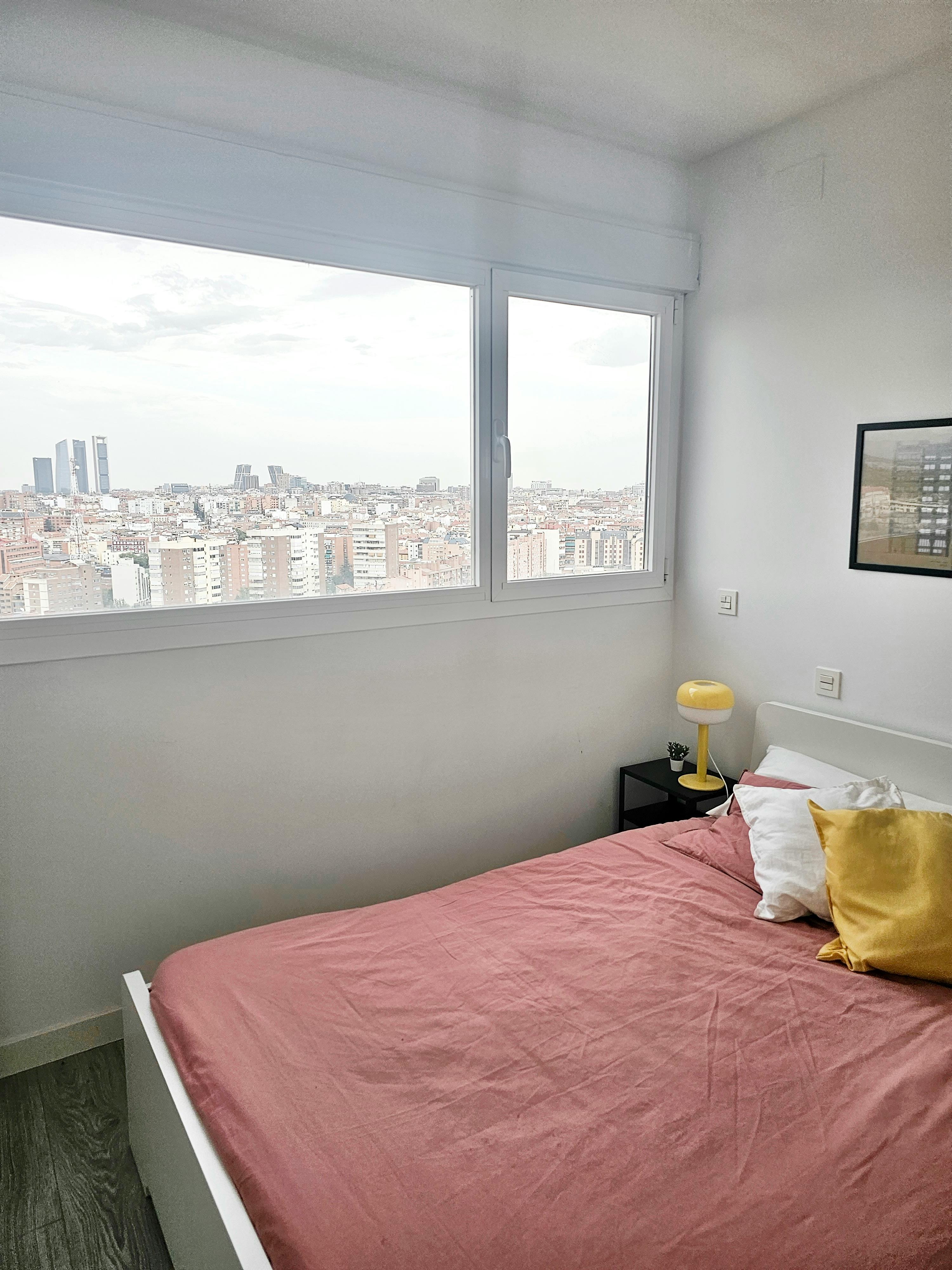 Wohnung zu mieten für 1.800 € pro Monat in Madrid, Plaza Ciudad de Viena