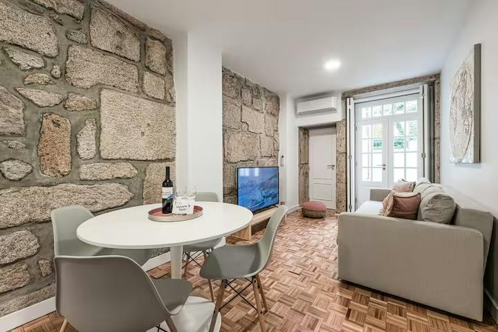 Rua do Infante Dom Henrique, Porto preview