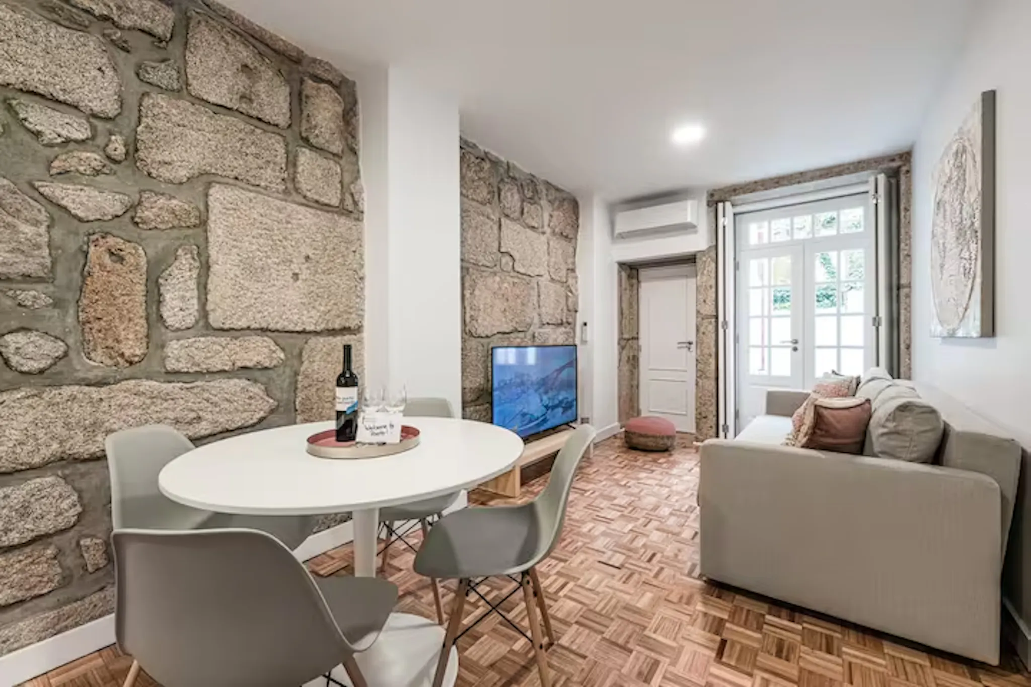 Rua do Infante Dom Henrique, Porto preview