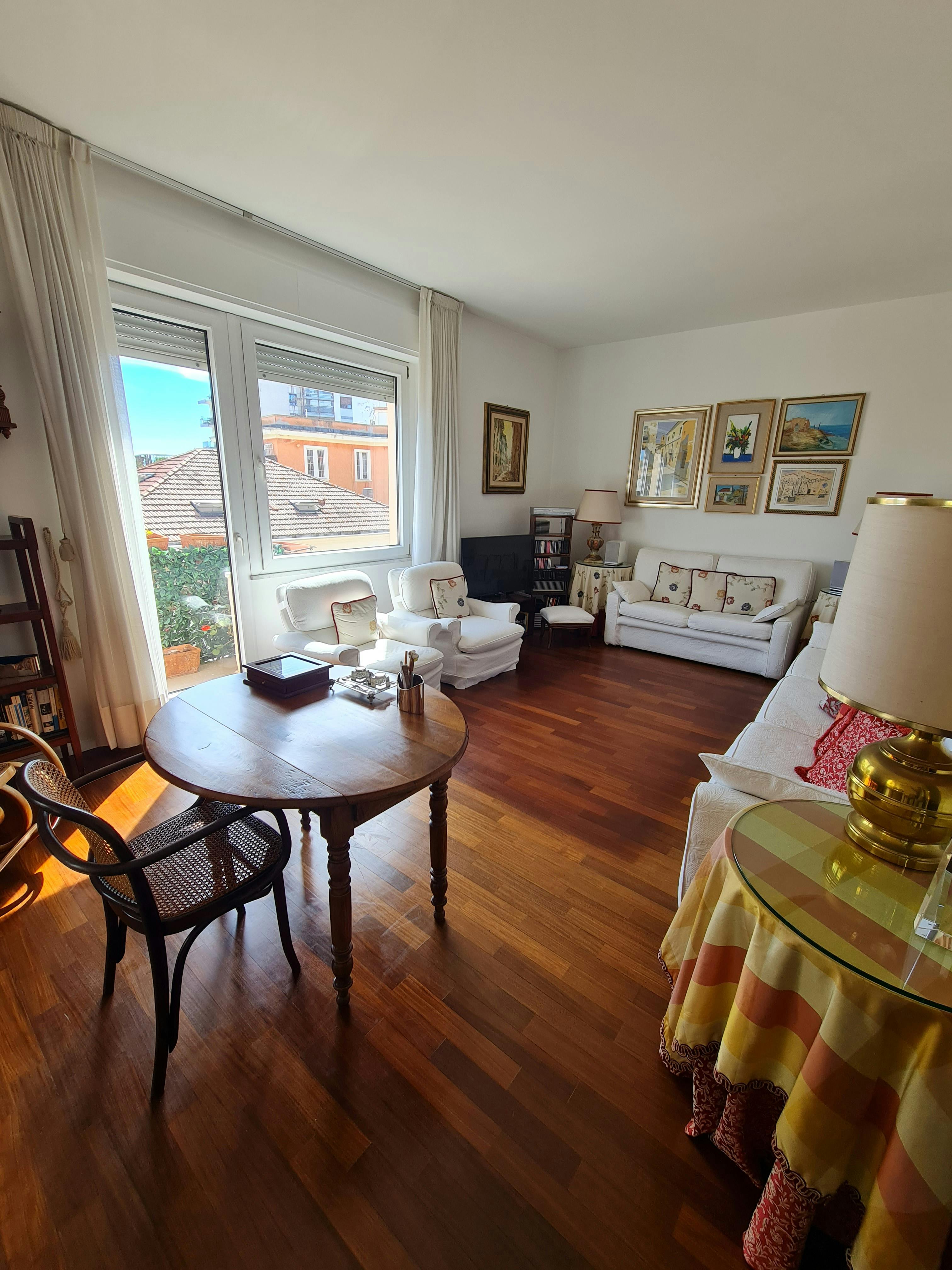 Casa in affitto a 3300 € al mese a Cagliari, Viale Luigi Merello