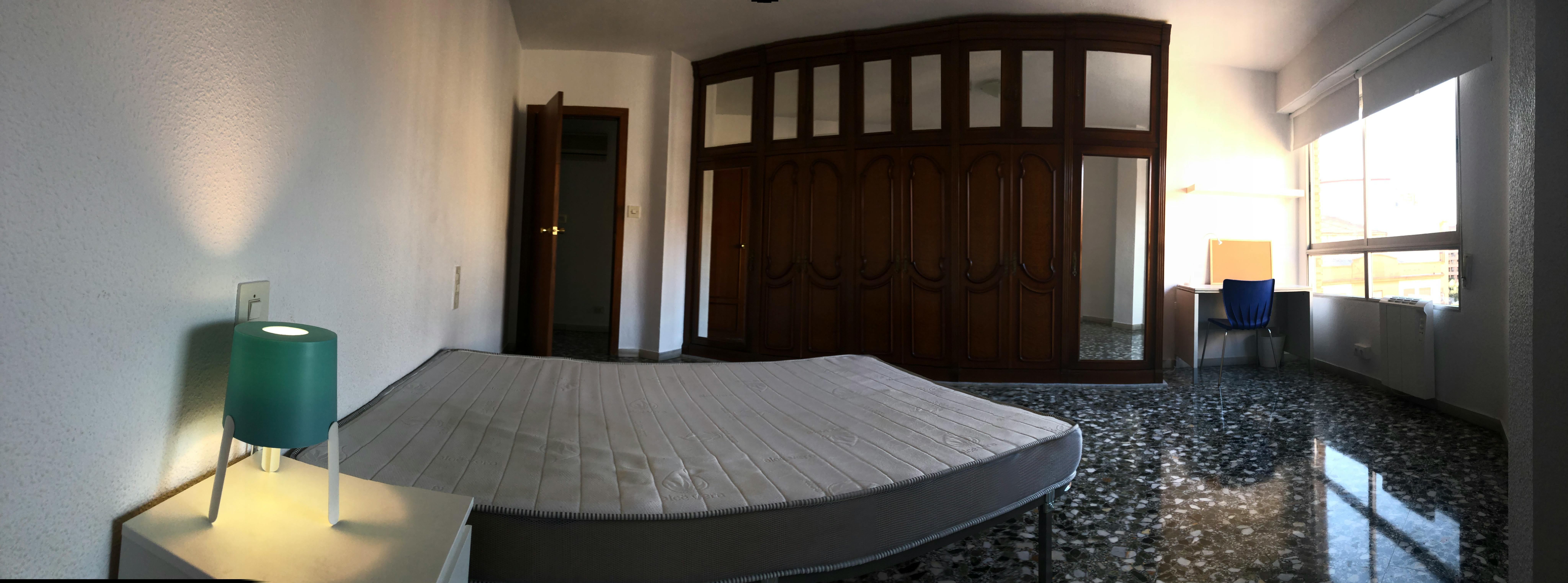 Private room in Calle Actor Mora, Valencia (1720506) room image 2