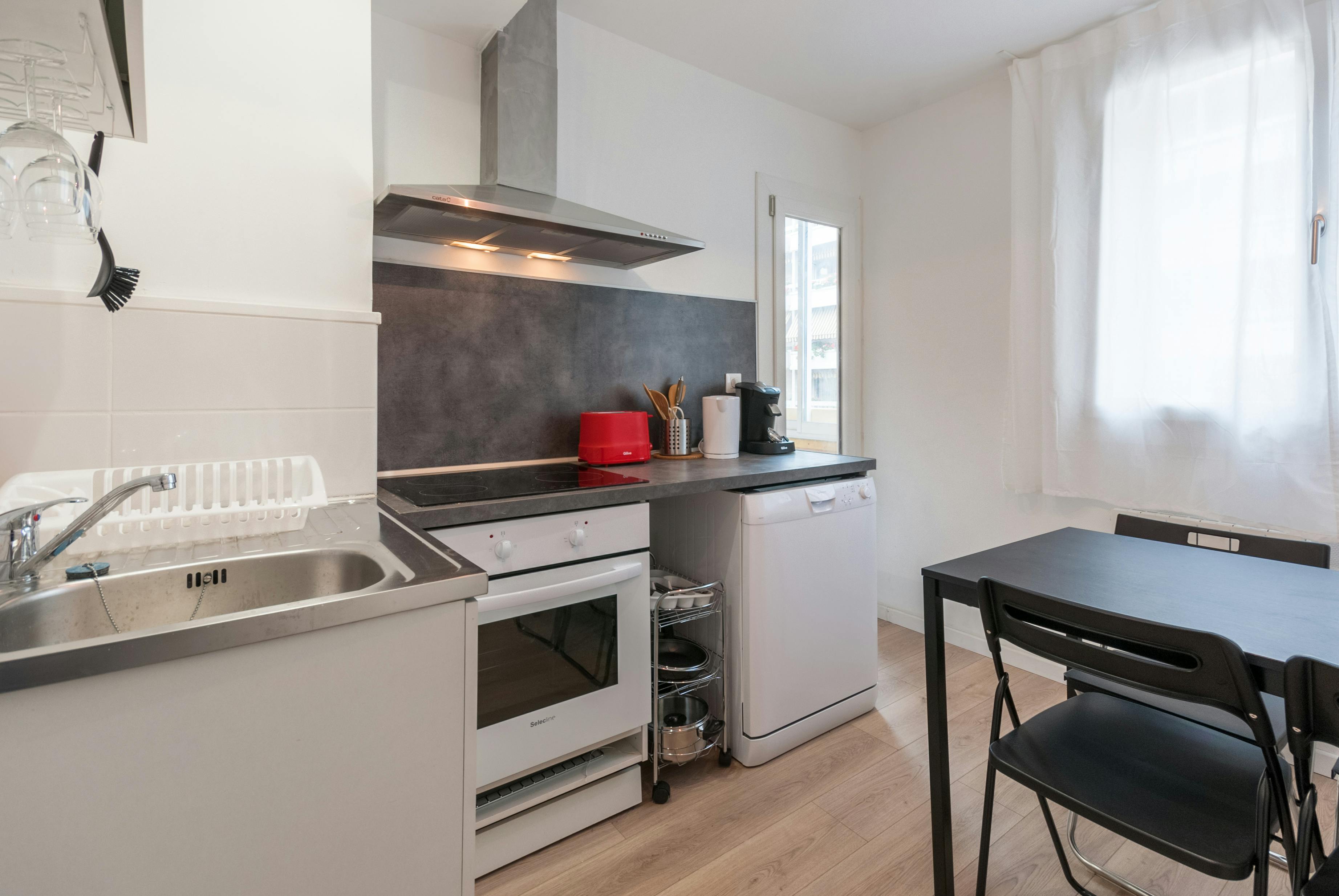 Private room for rent for €435 per month in Marseille, Boulevard de la Fédération