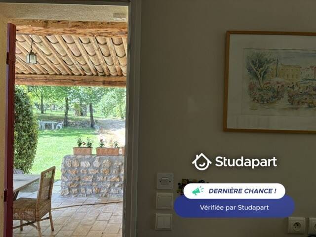 Apartamento para alugar por € 850 por mês em Saint-Cannat, Chemin de la Carraire