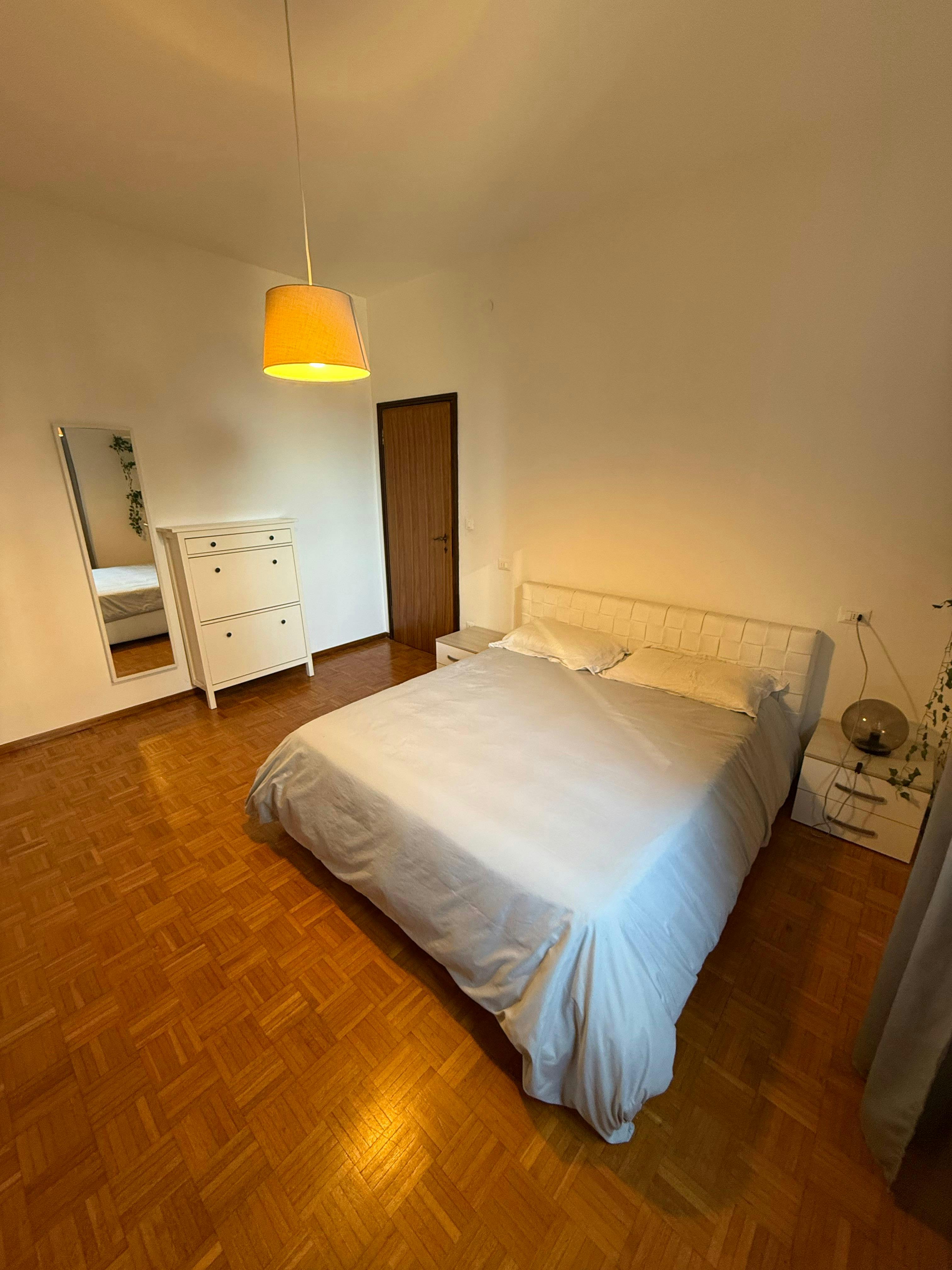 私人房间 正在以 €700 的月租出租，其位于 Bologna, Via Amedeo Parmeggiani