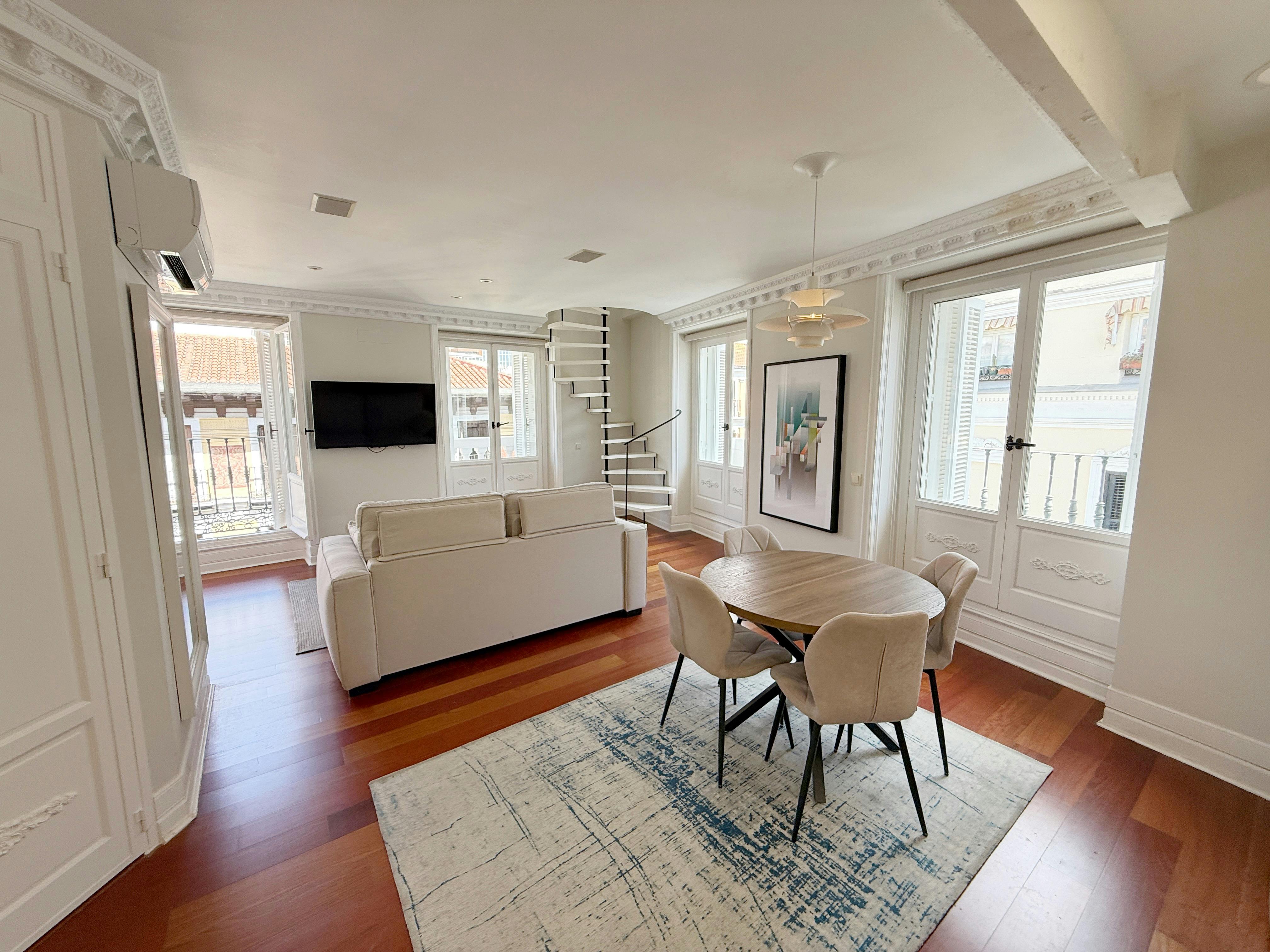 1-Bedroom Apartment in Calle del Arenal, Madrid (1720758) ROOM 2