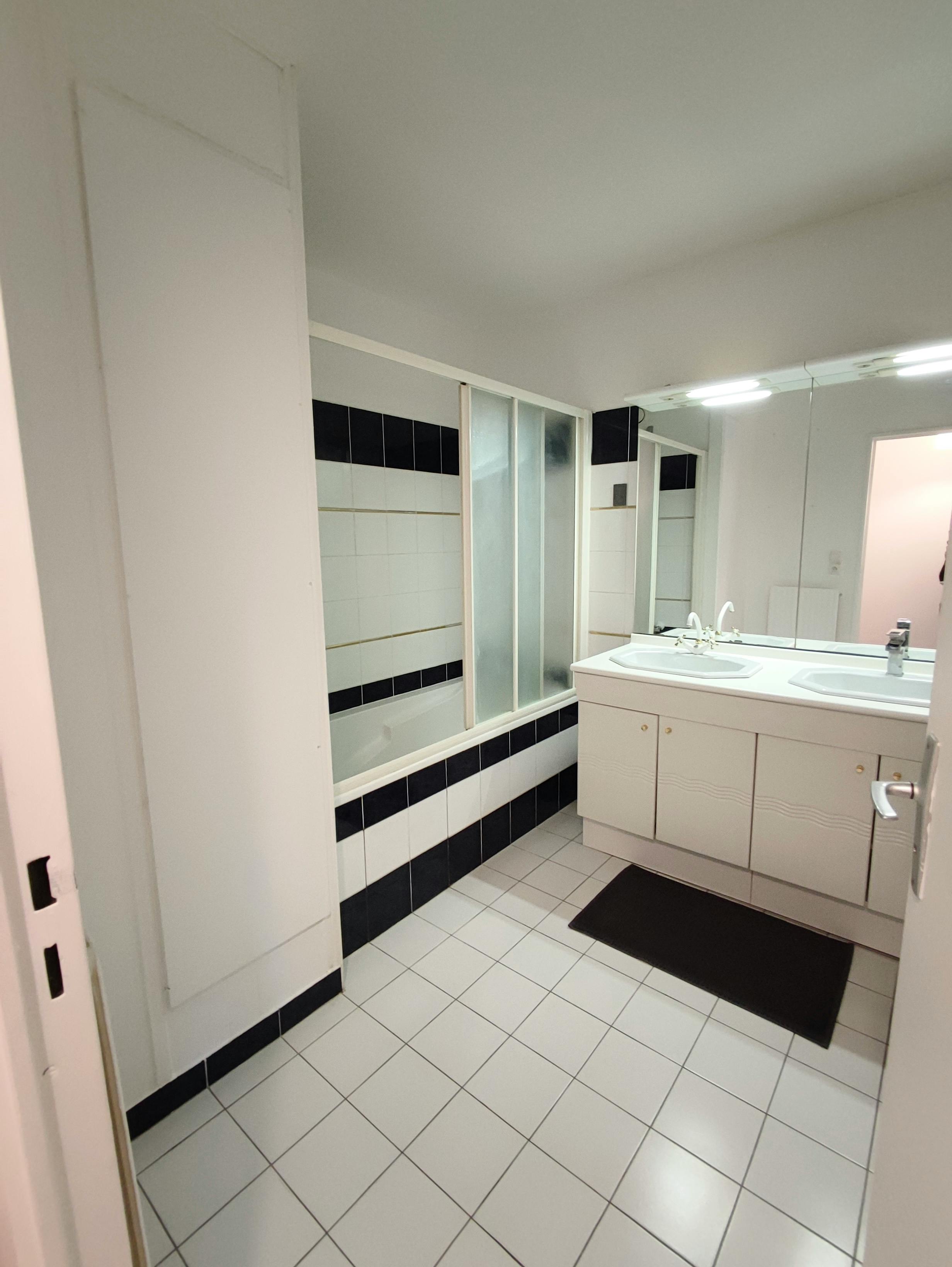 Private room in Rue Riquet, Paris (1720875) room image 4