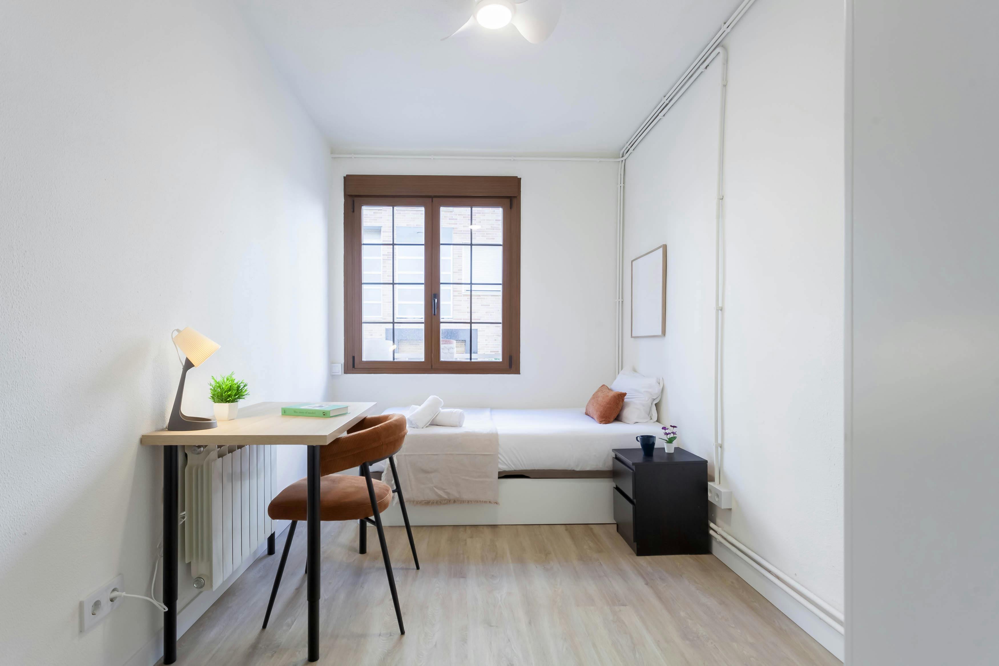 Private room in Plaza de la Condesa de Gavia, Madrid (1721029) room image 1