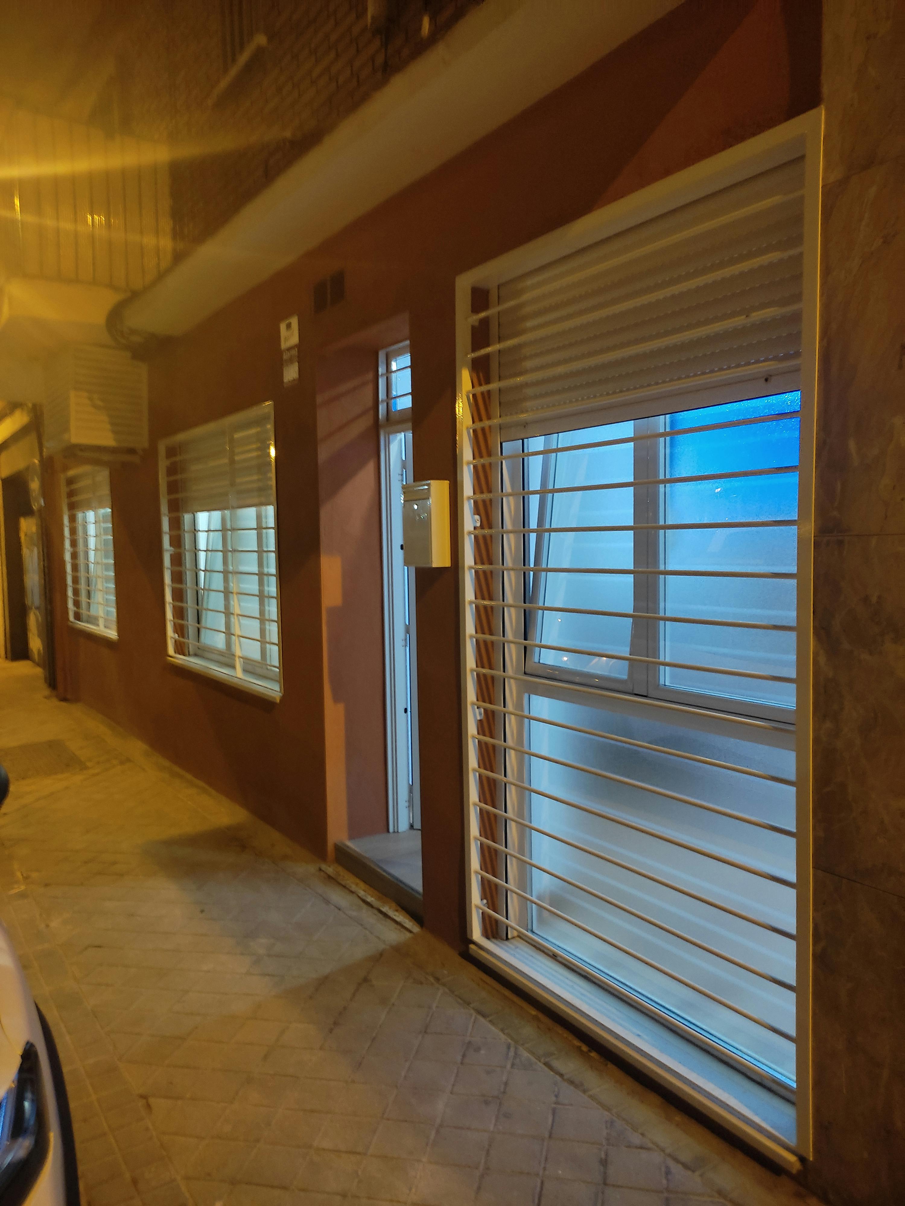 Haus zu mieten für 1.200 € pro Monat in Madrid, Calle Baleares