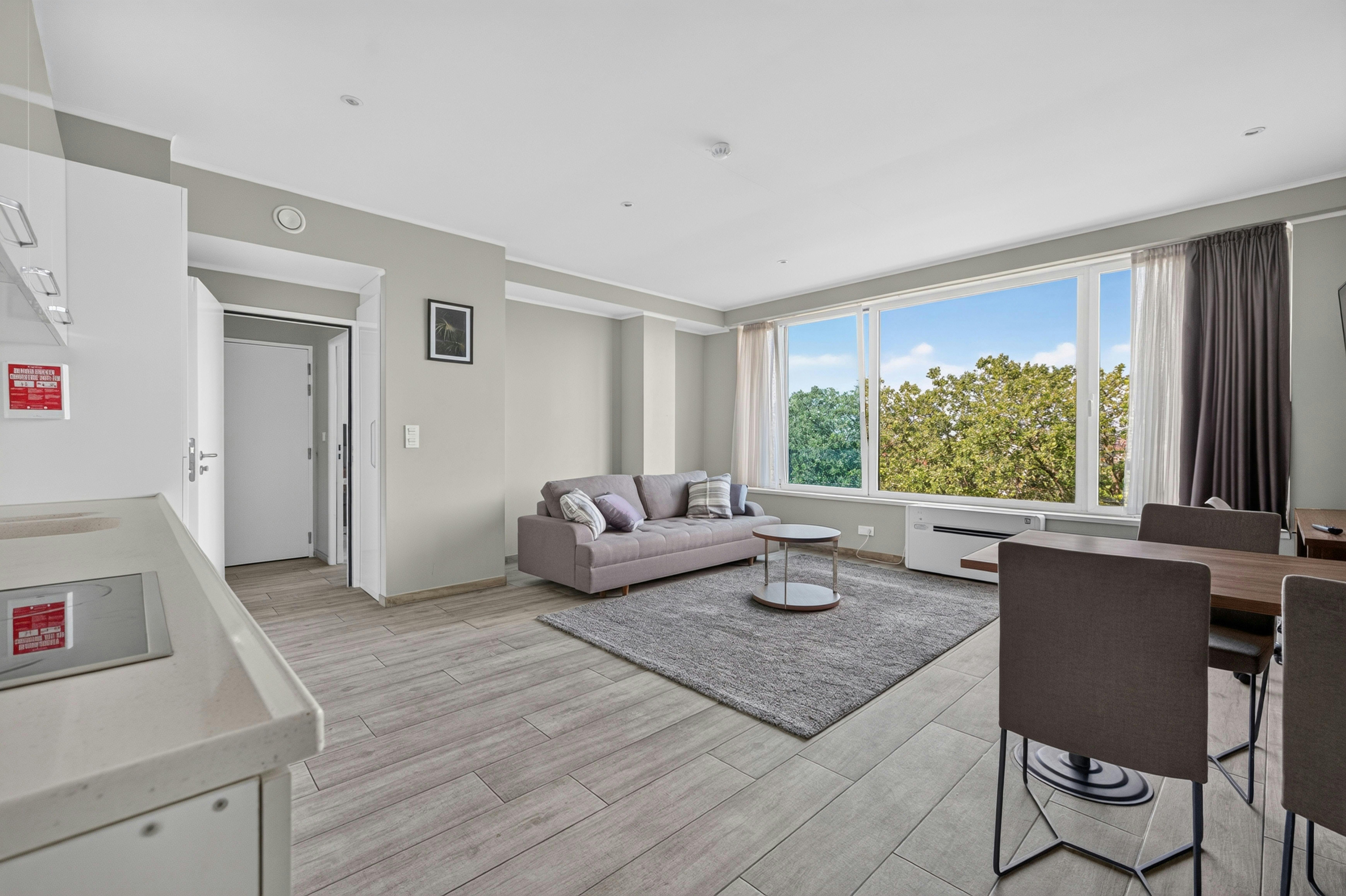 Apartment for rent for €1,400 per month in Brussels, Boulevard du Midi