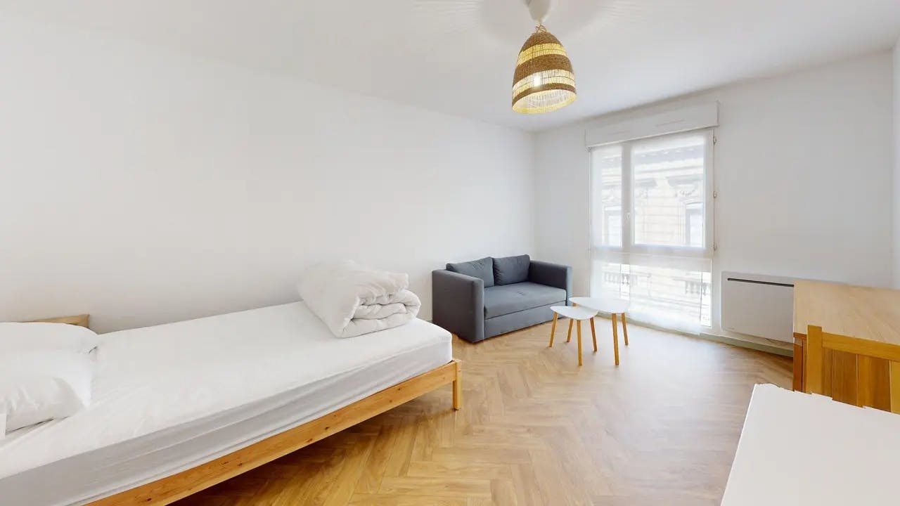 Apartament de închiriat pentru 690 EUR pe lună în Bordeaux, Rue Donissan