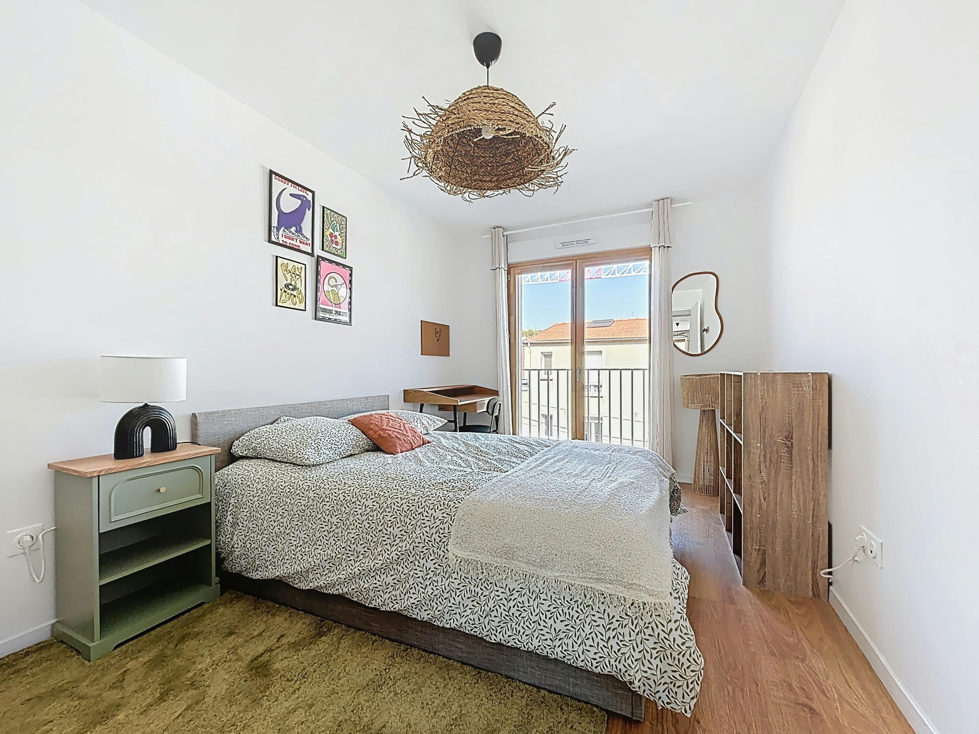 Rue de Paris, Montreuil preview
