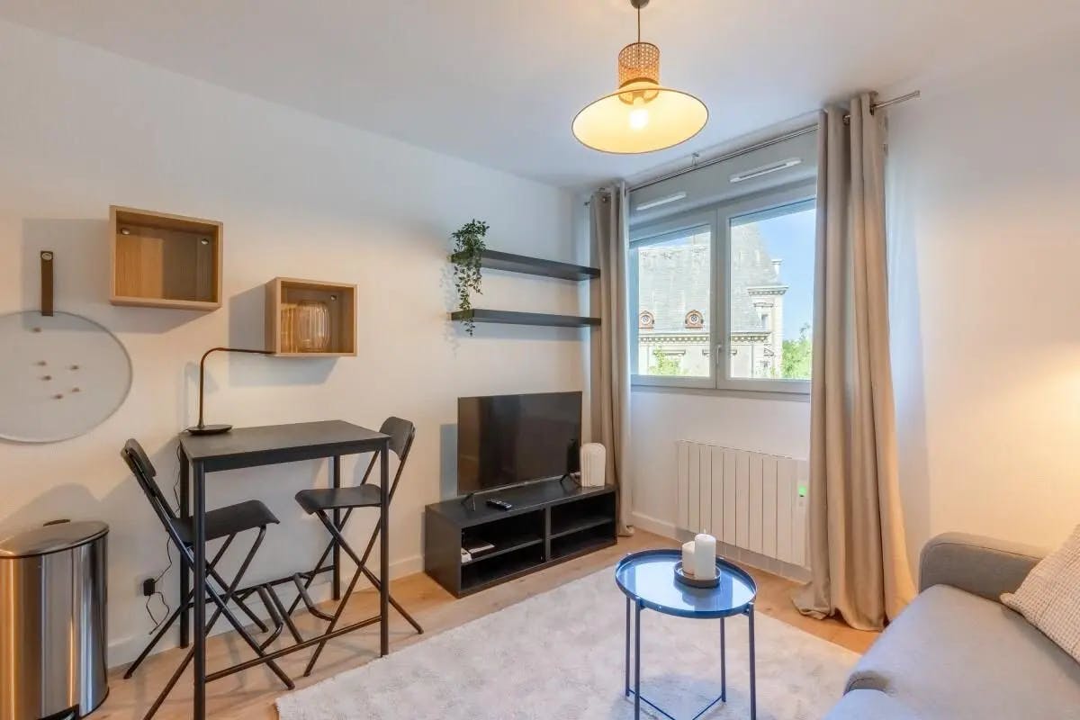 Studio for rent for €720 per month in Caluire-et-Cuire, Grande Rue de Saint Clair