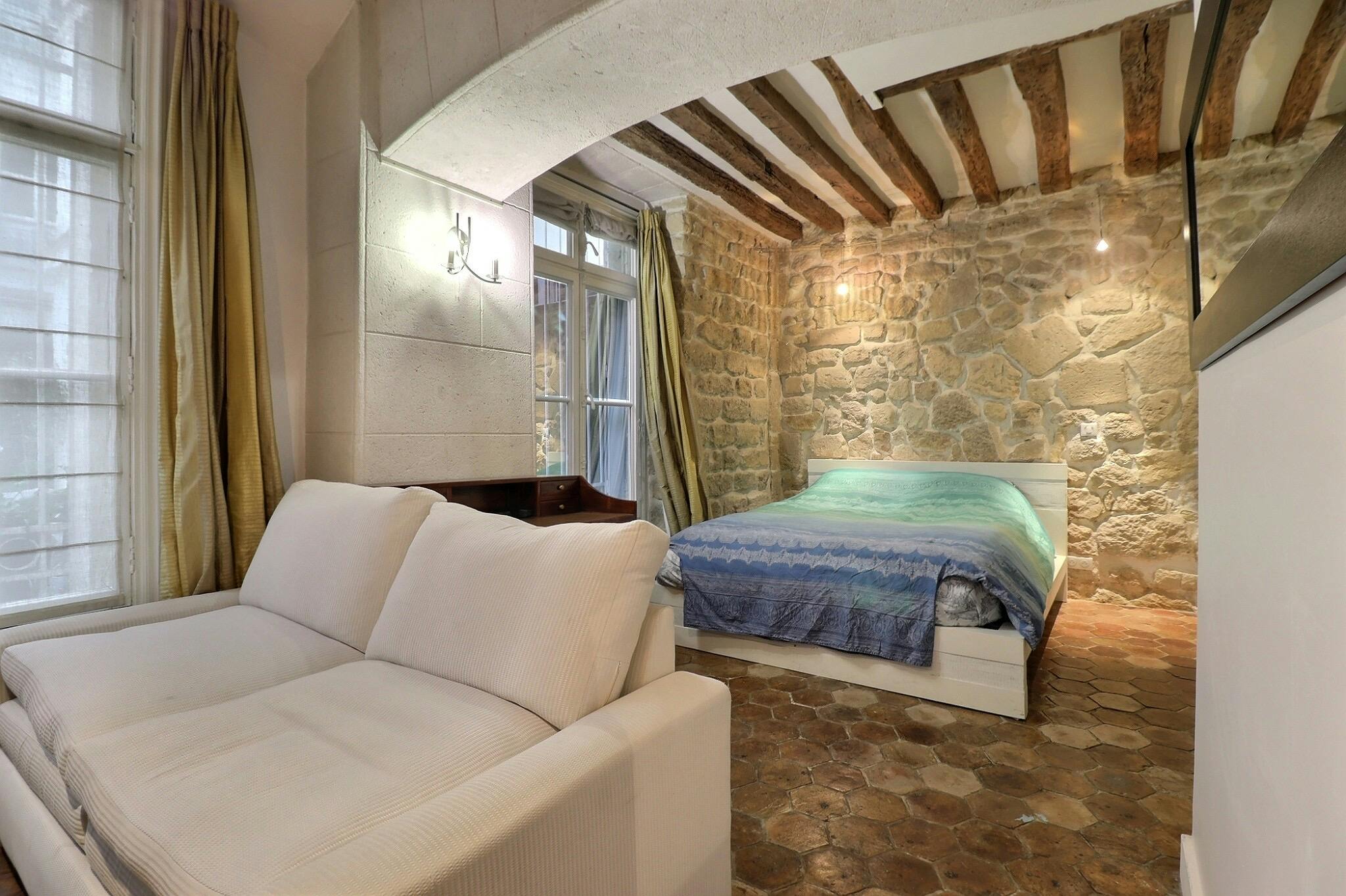 1-Bedroom Apartment in Rue de Beaune, Paris (1721300) ROOM 1