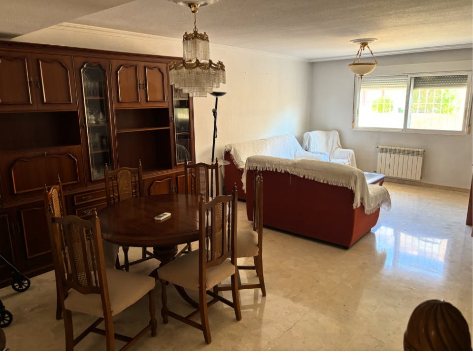 Casa para alugar por € 1.850 por mês em Alicante, Avinguda Novelda