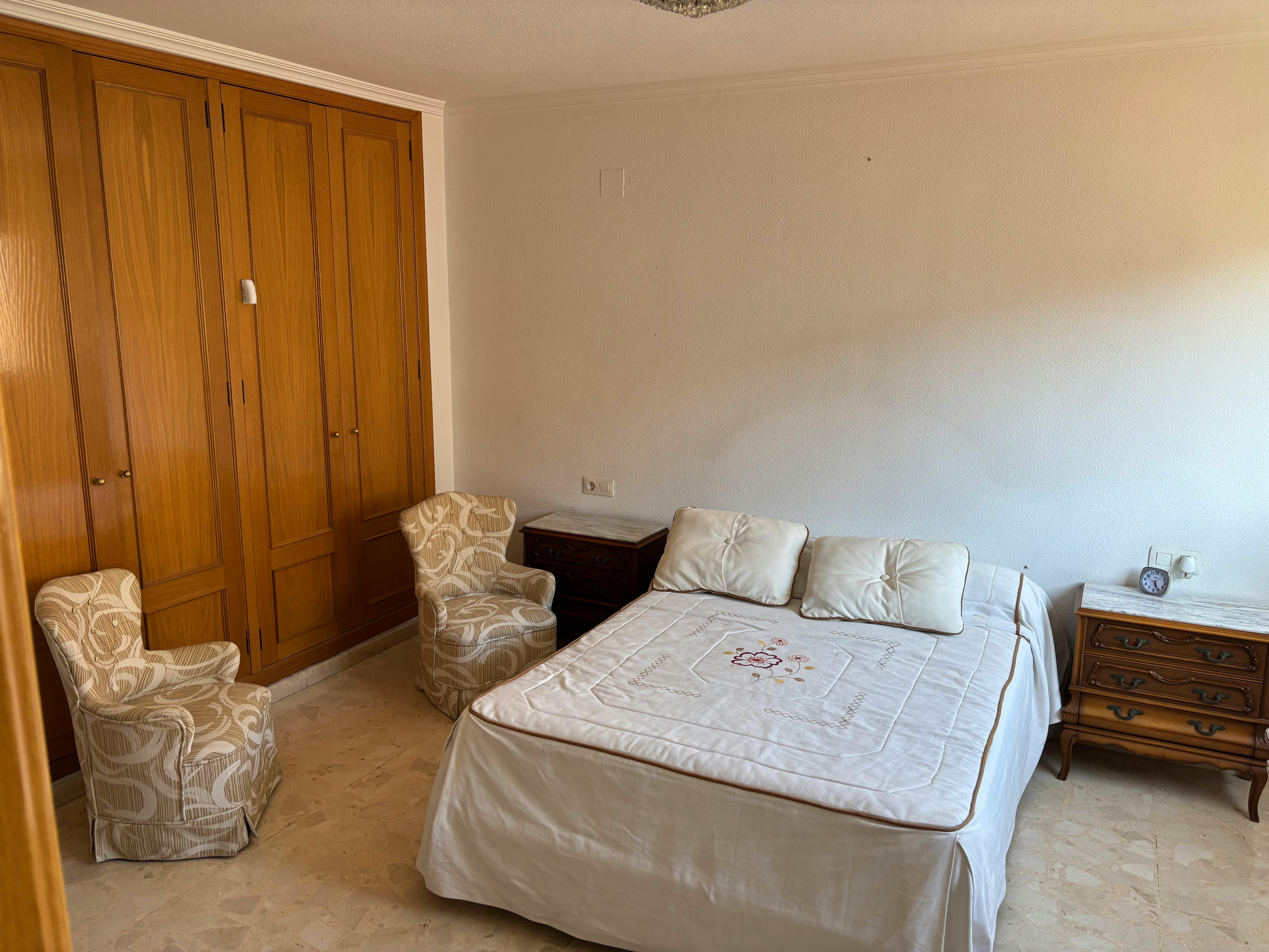 4-Bedroom House in Avinguda Novelda, Alicante (1721373) room image 8