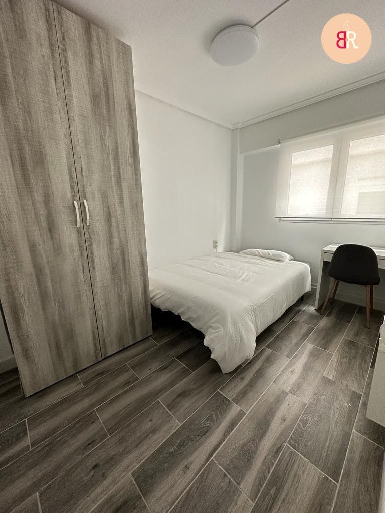 Private room in Calle Francisco Martínez, Valencia (1721386) room image 1