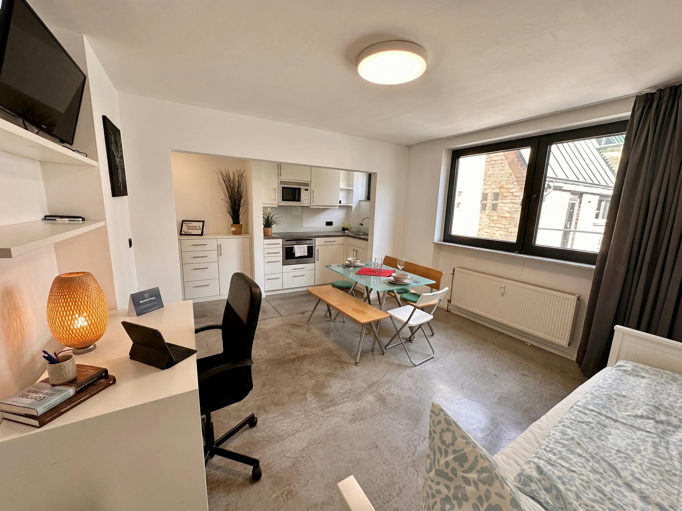 Studio for rent for €1,250 per month in Düsseldorf, Mutter-Ey-Straße