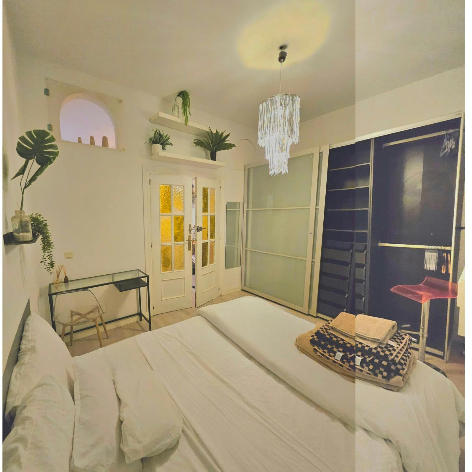 4-Bedroom Apartment in Calle de la Luna, Madrid (1721585) ROOM 1