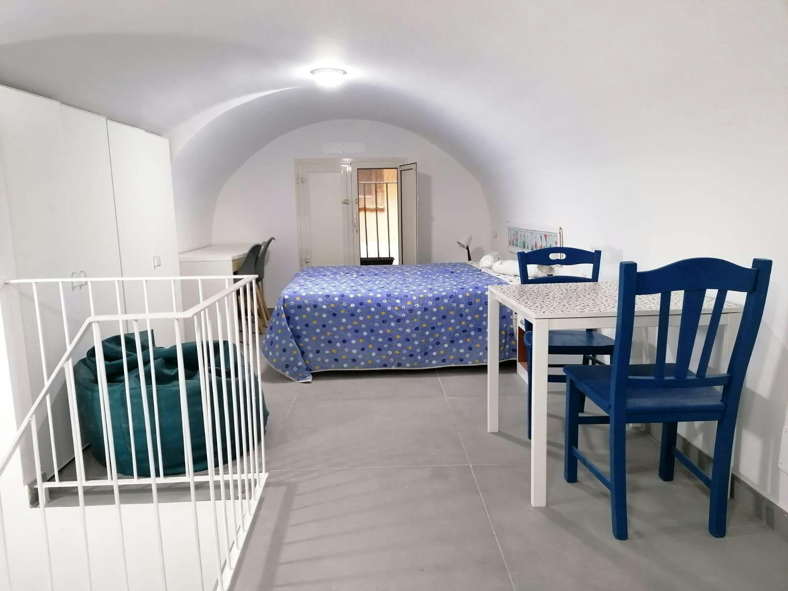 Studio for rent for €590 per month in Naples, Via Duomo