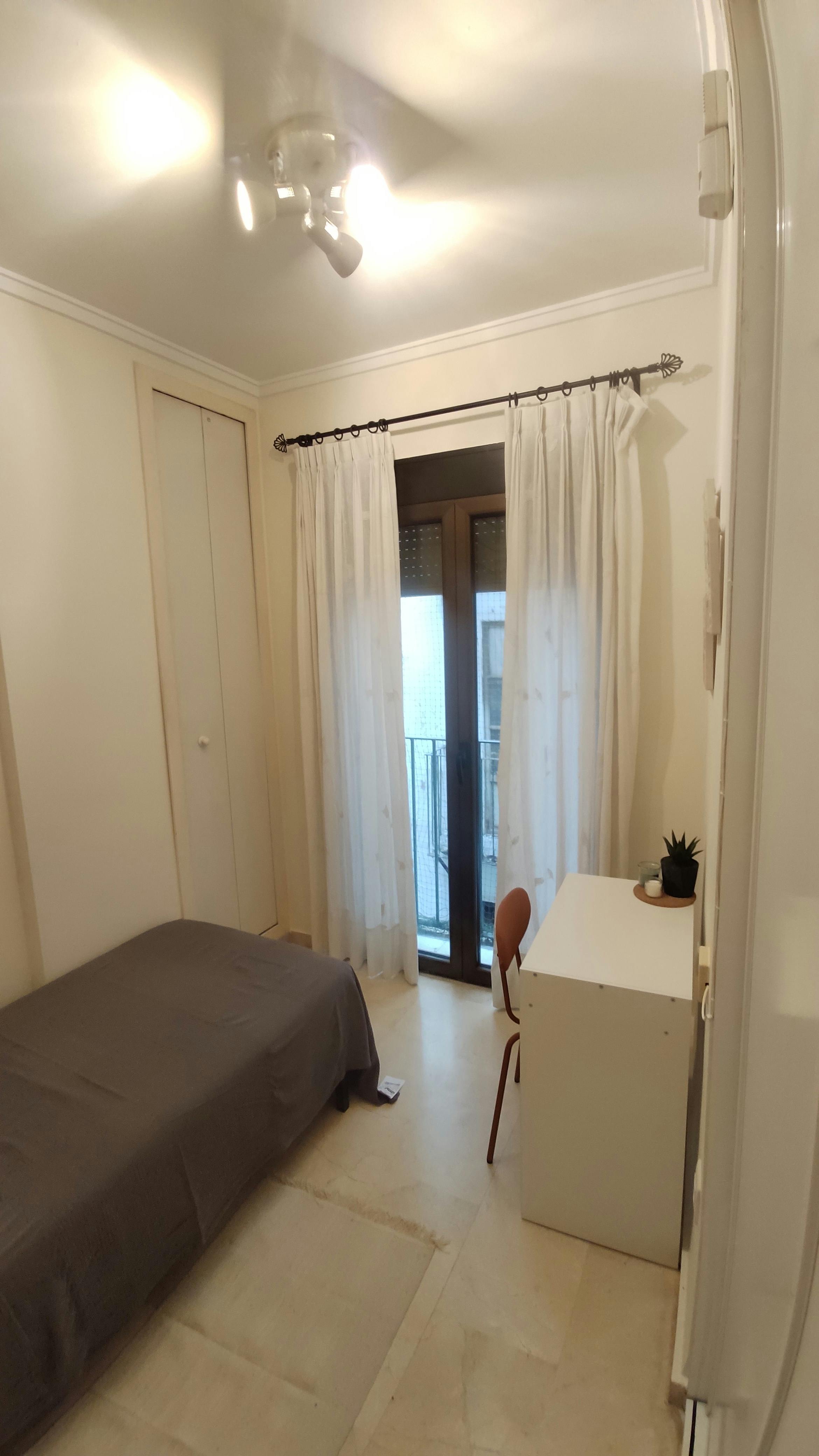 Private room in Carrer dels Aluders, Valencia (1721656) ROOM 2