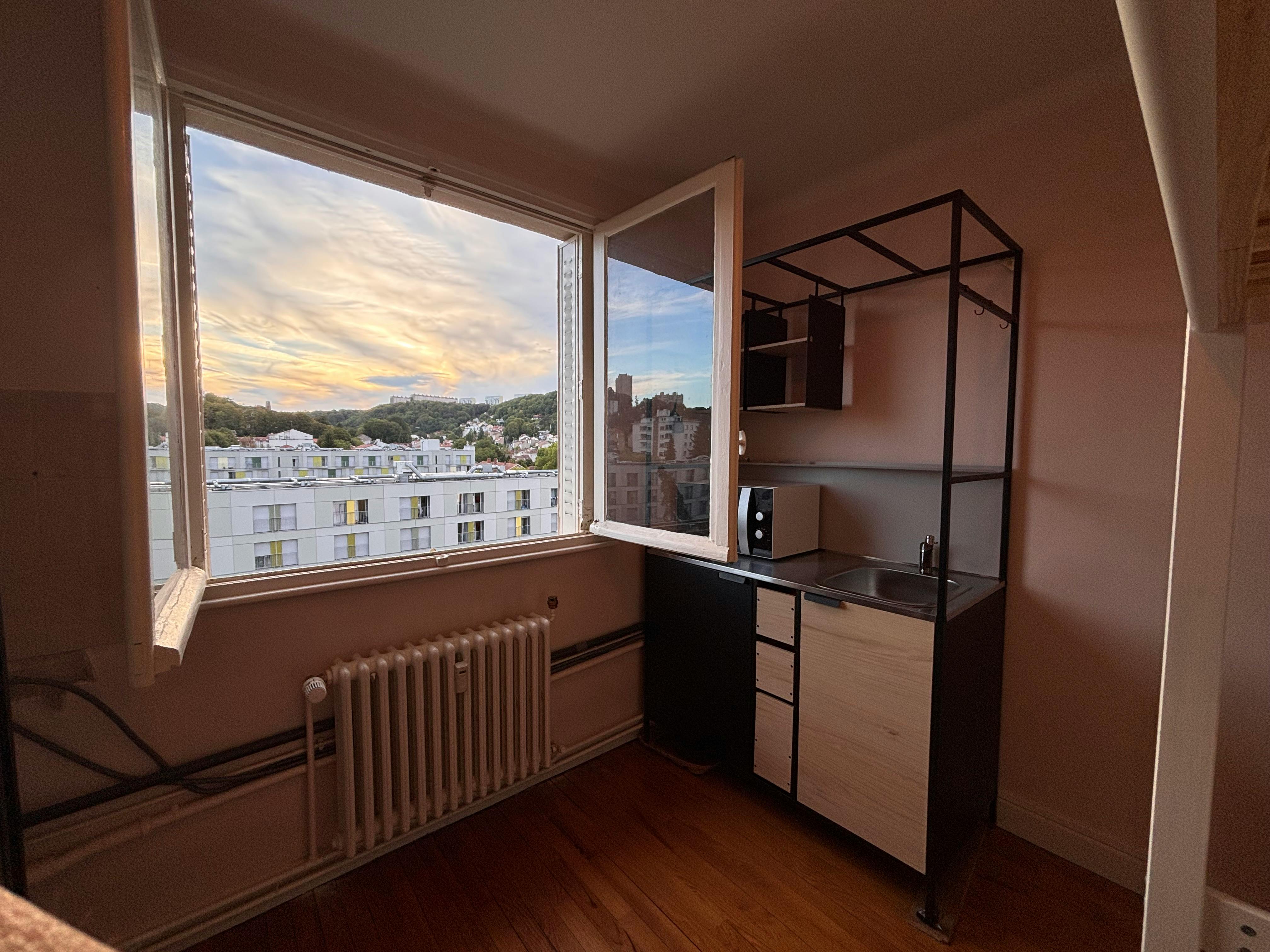 Studio te huur voor € 350 per maand in Nancy, Boulevard Albert 1er