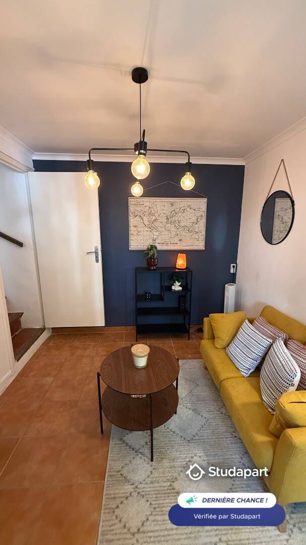 Будинок за оренду для 420 EUR на місяць у Béziers, Place Saint-Aphrodise