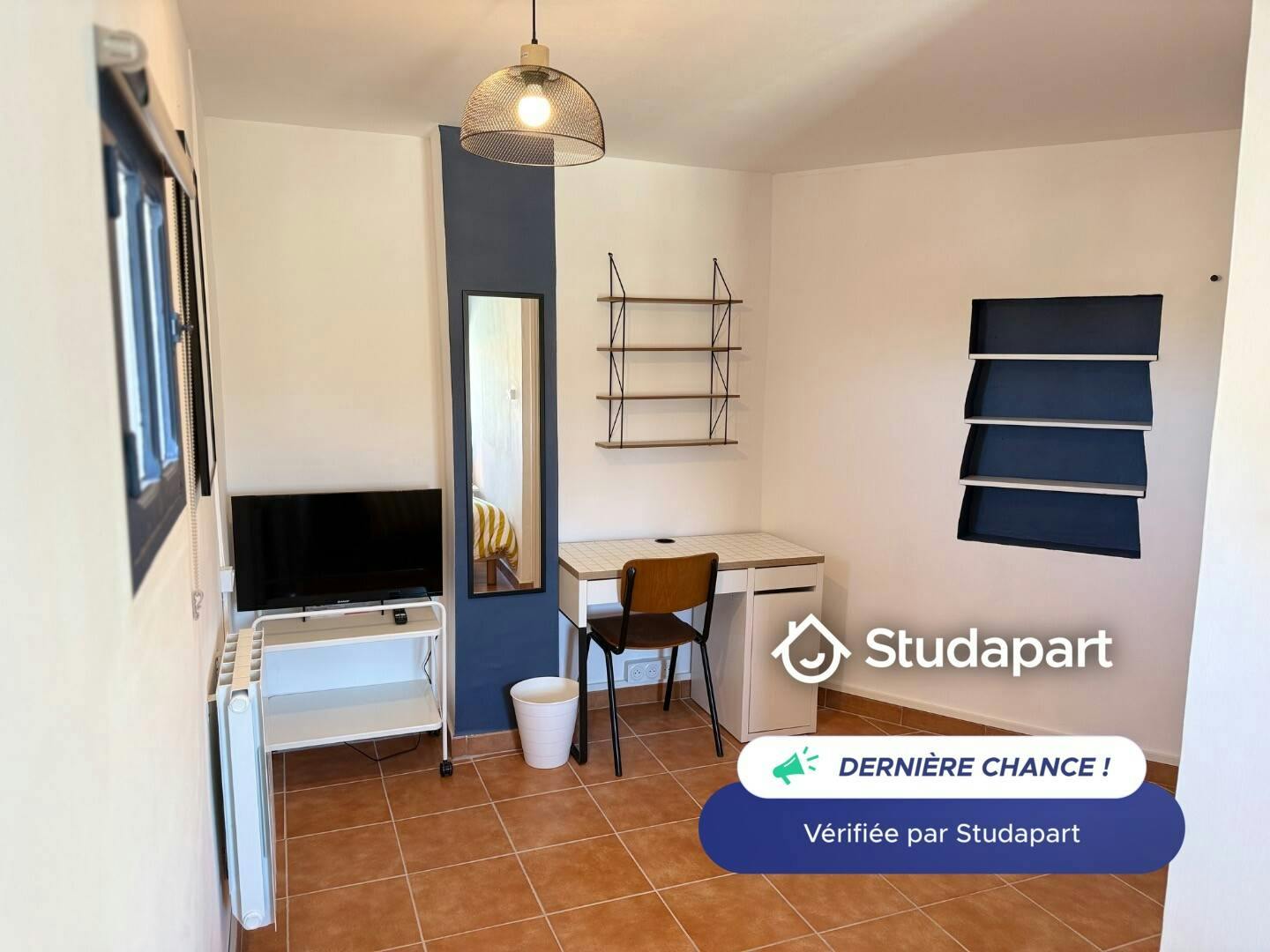 Huis te huur voor € 420 per maand in Béziers, Place Saint-Aphrodise