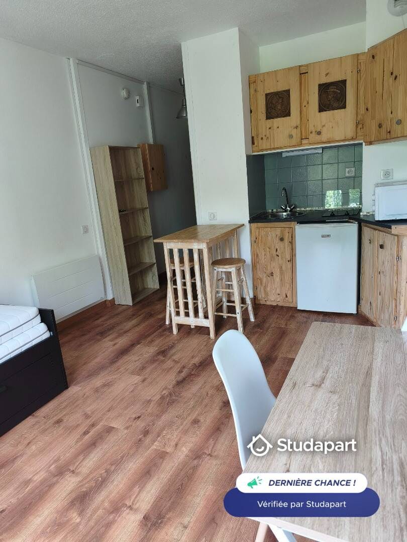 Huis te huur voor € 460 per maand in Pau, Boulevard Champetier de Ribes