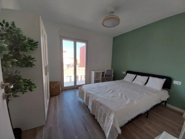 Private room in Carrer d'Escalante, Valencia (1721822) room image 1