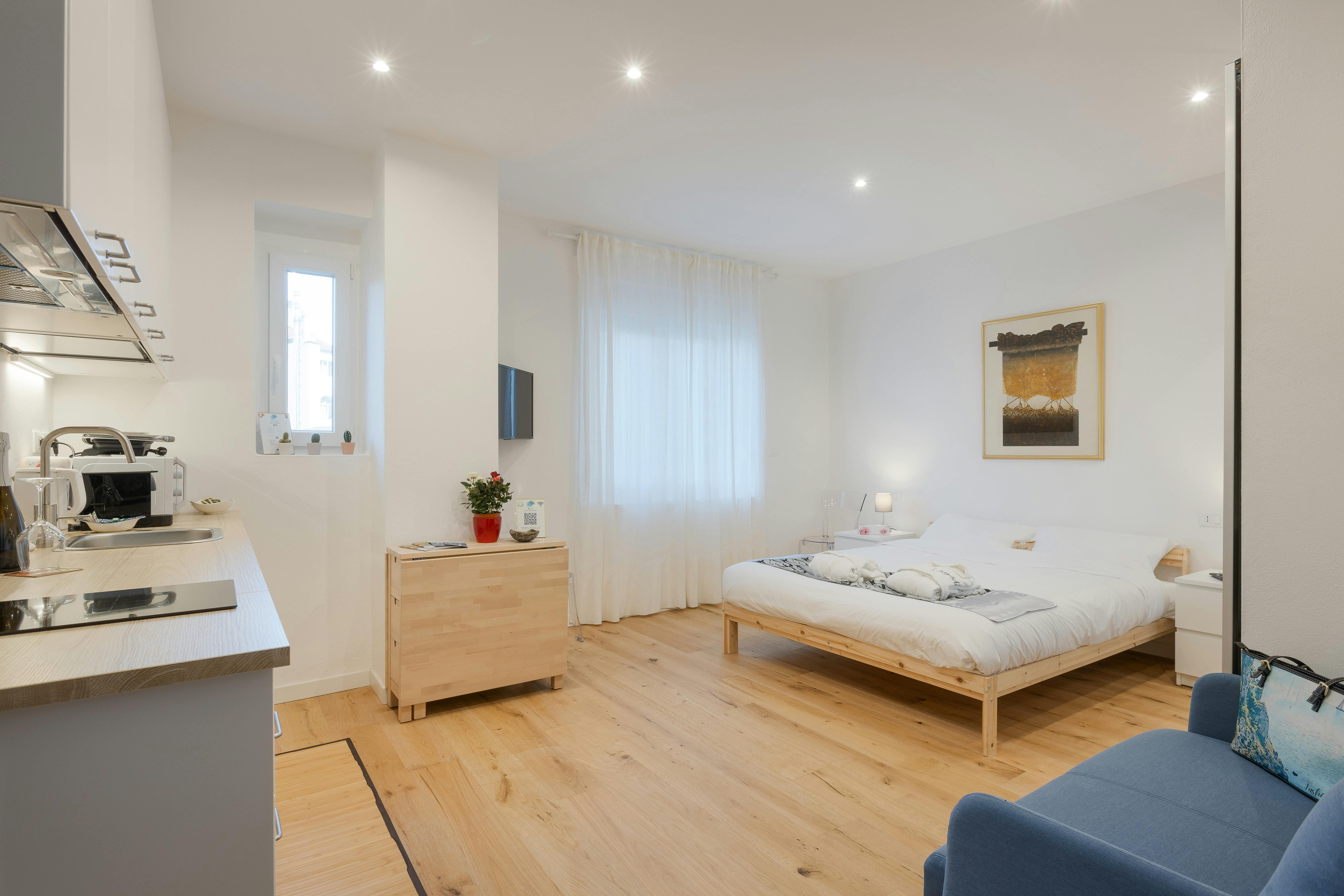 Studio for rent for €1,300 per month in Trieste, Via Giovanni e Demetrio Economo