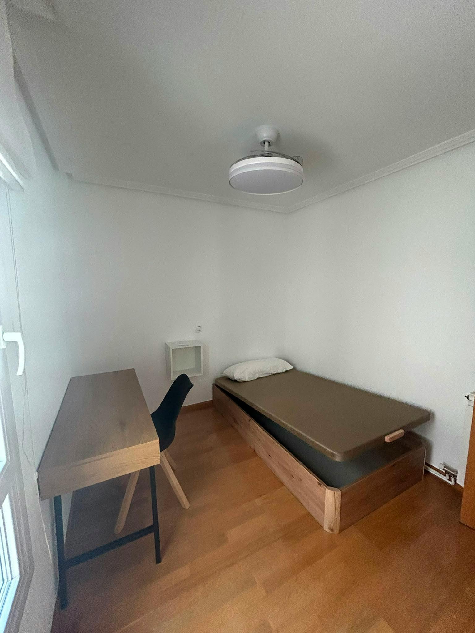 Private room in Calle Francisco Ferrer, Zaragoza (1721900) ROOM 4