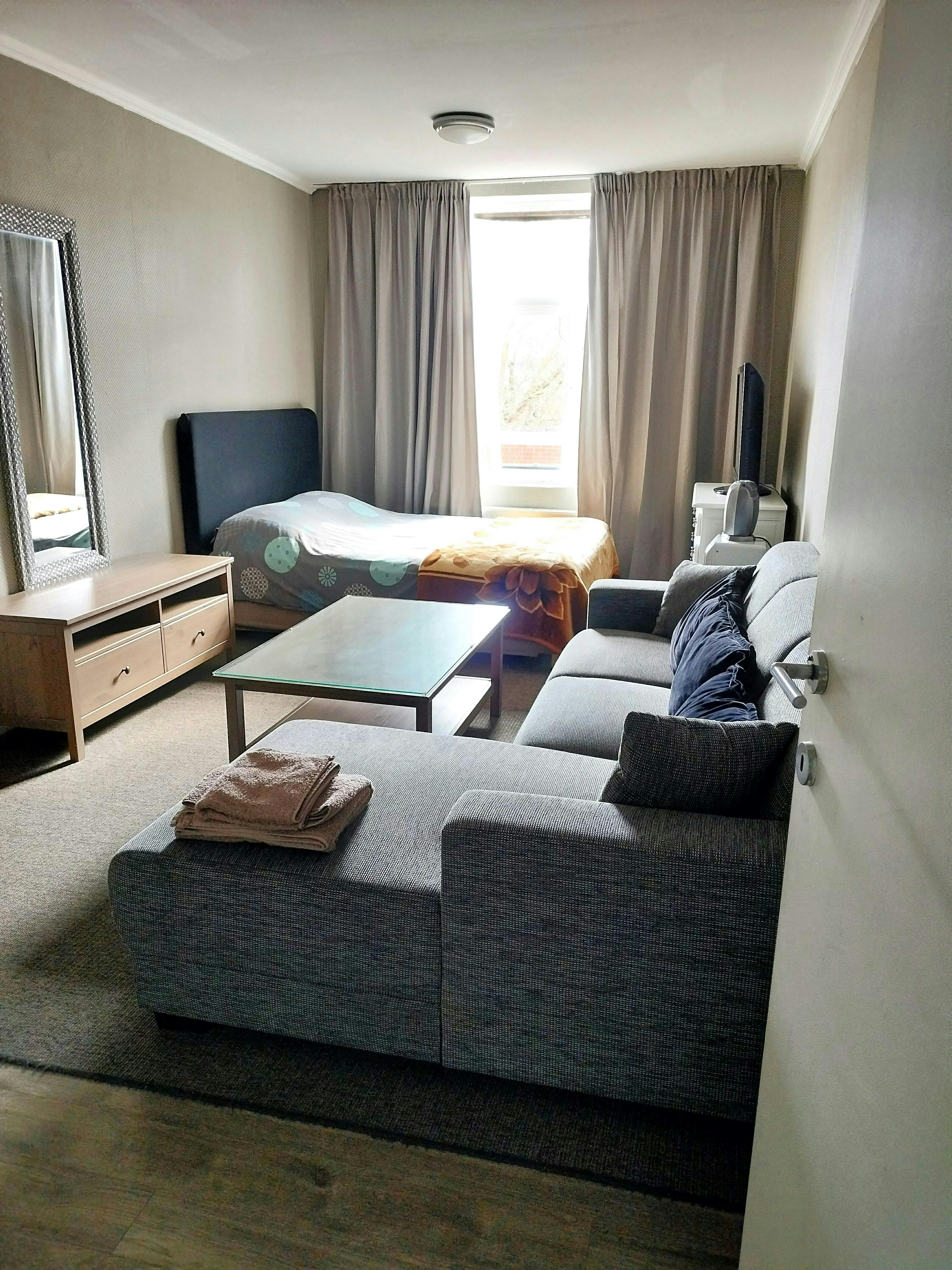 Appartement à louer pour 1 400 €/mois à Antwerpen, Laarsebaan
