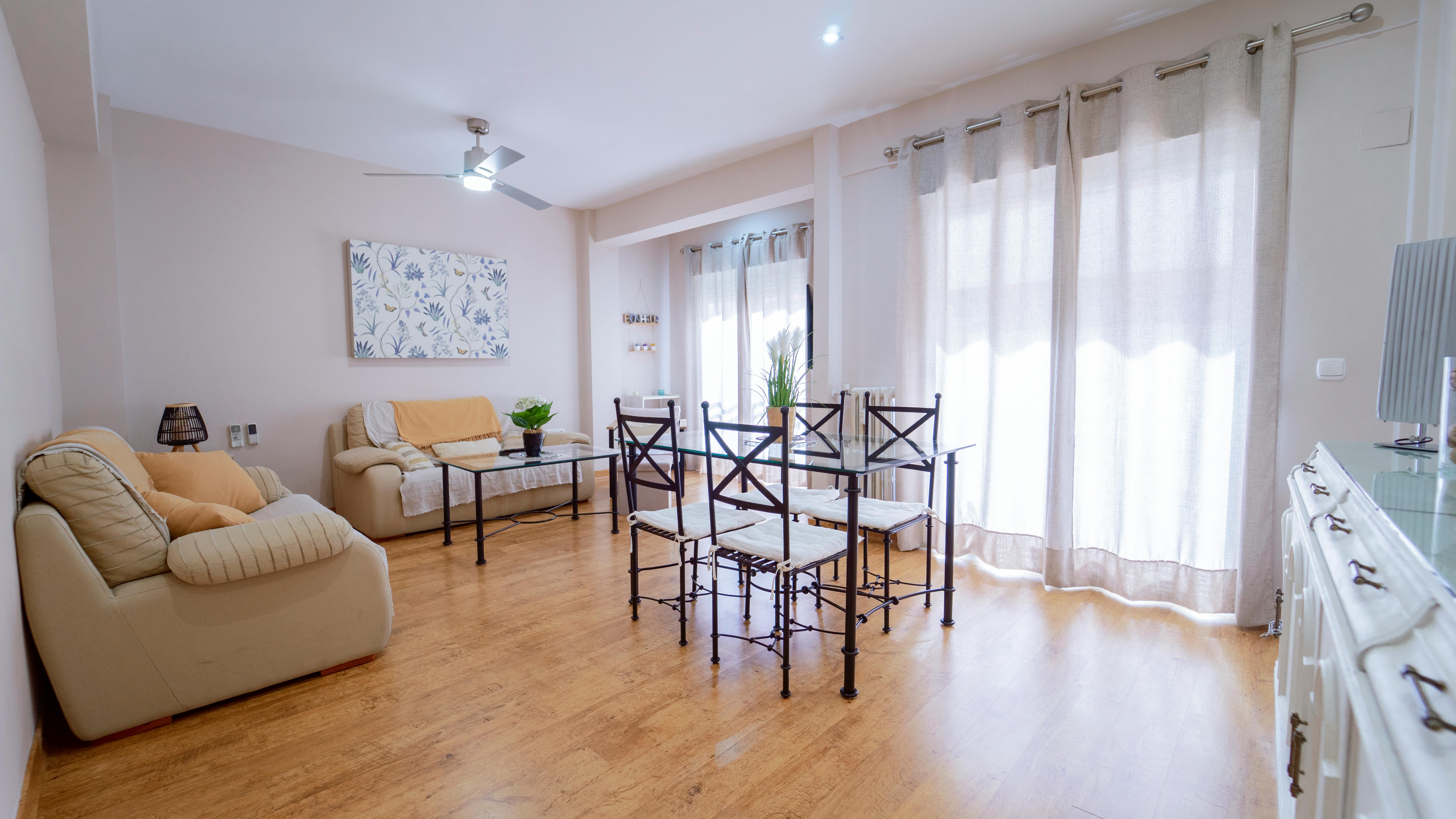 Appartement te huur voor € 1.550 per maand in Granada, Calle San Vicente Ferrer