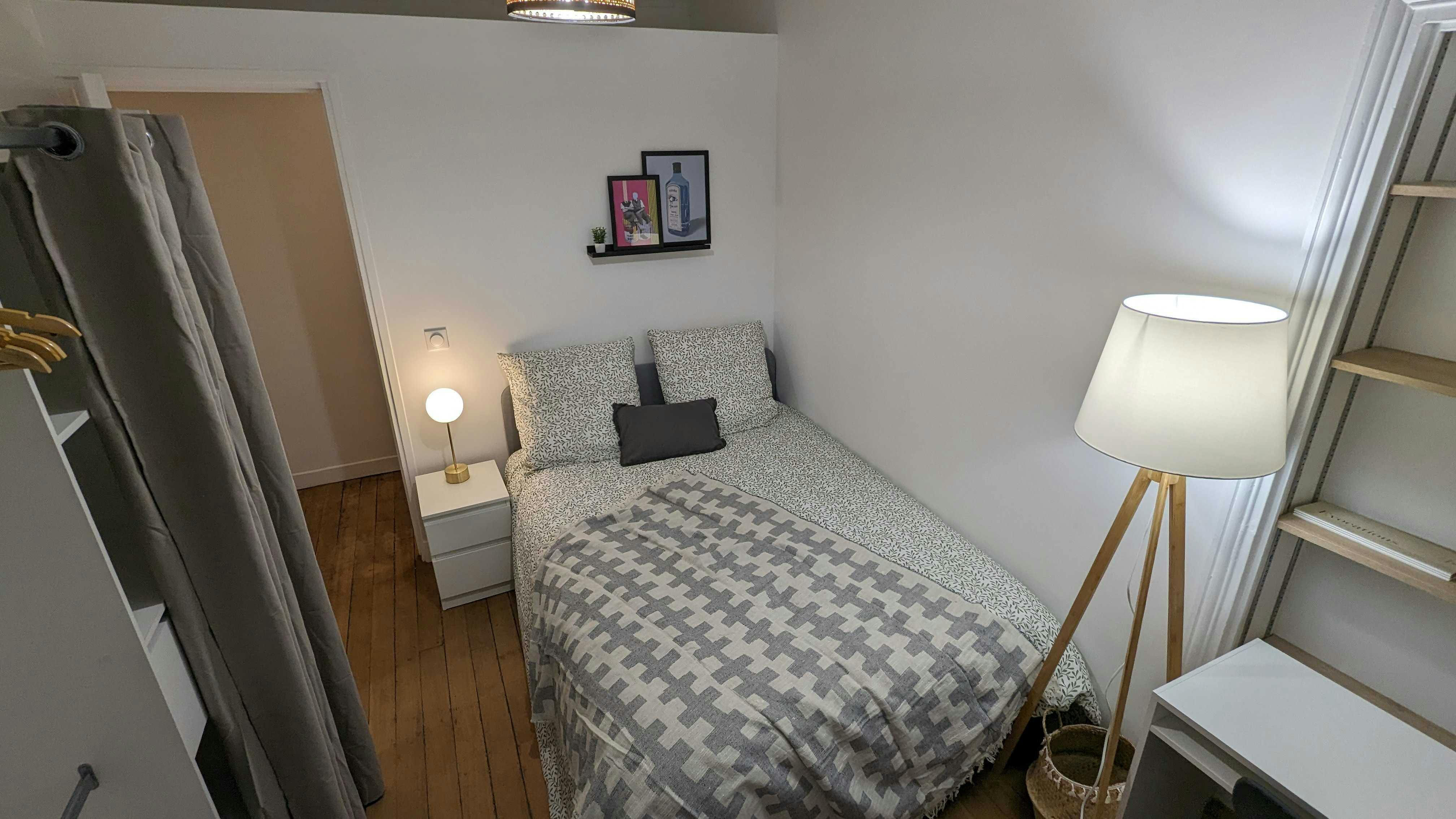 Private room in Rue Edmond Guillout, Paris (1722322) room image 1