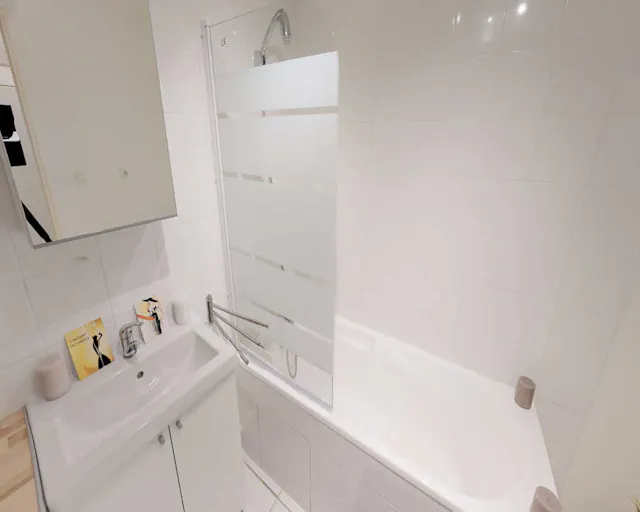 Private room in Rue Neuve, Lyon (1722348) room image 1